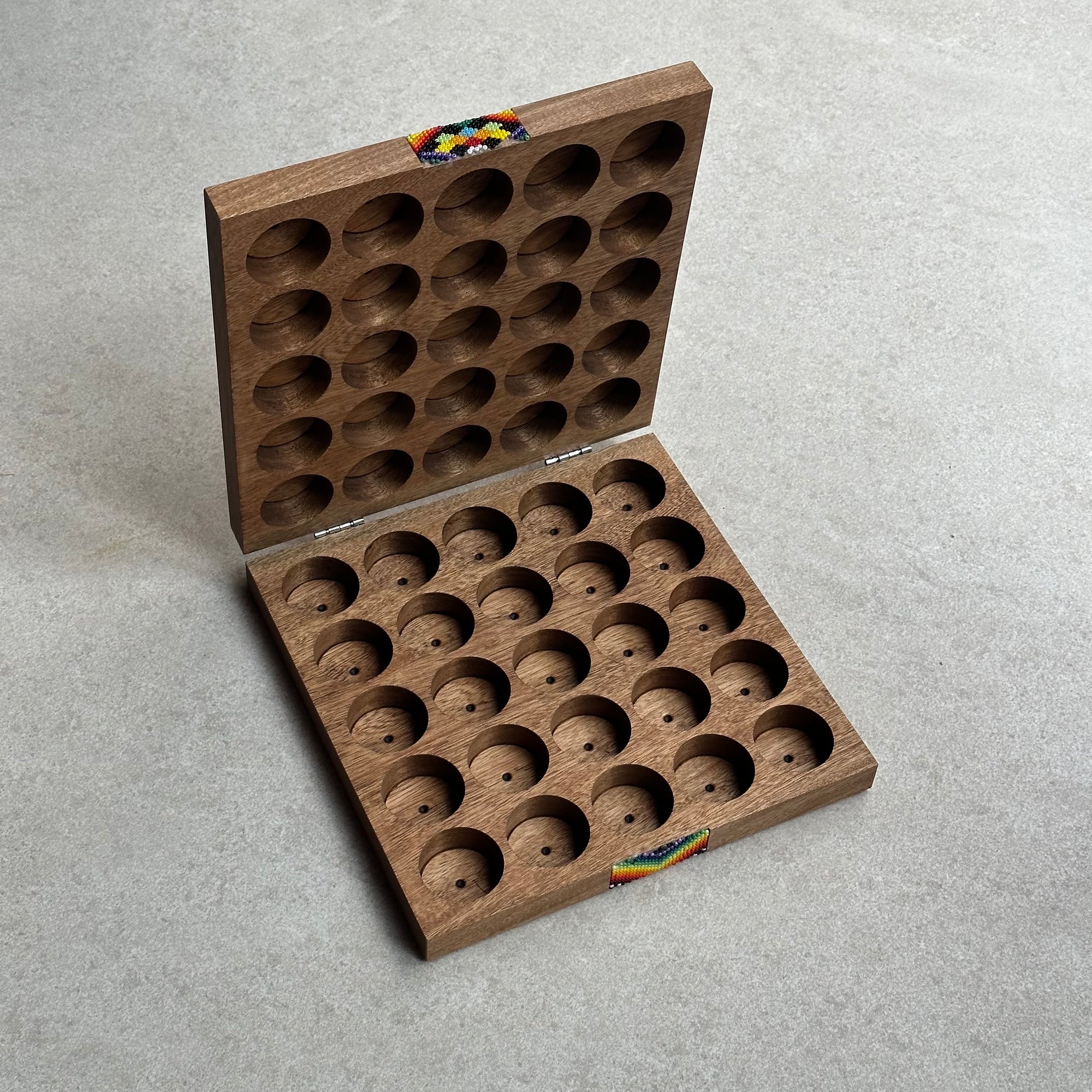 Caja para cápsulas de Nespresso chicas de arte Huichol