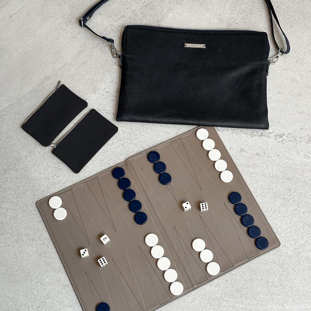Backgammon de viaje de piel negro con beige