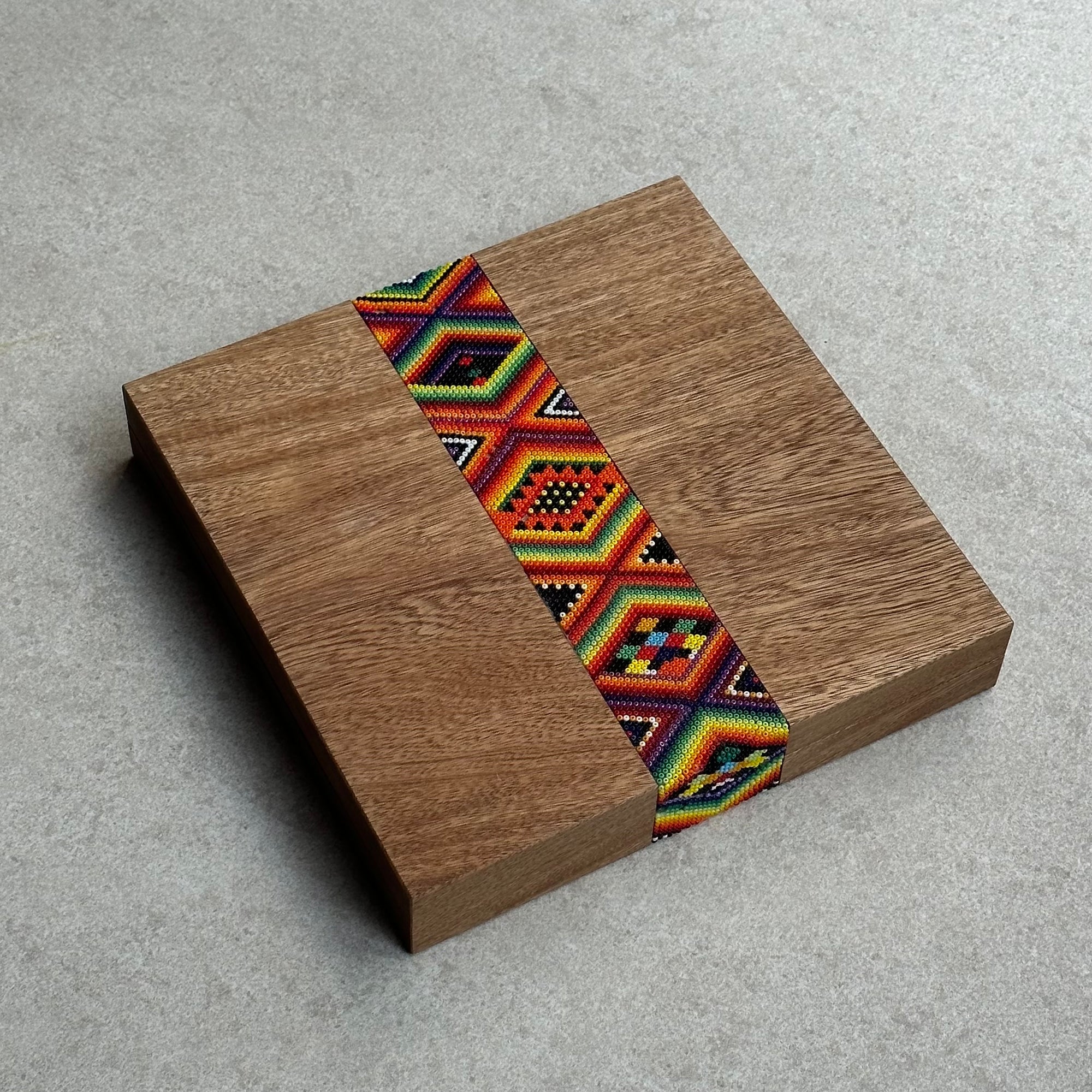 Caja para cápsulas de Nespresso chicas de arte Huichol