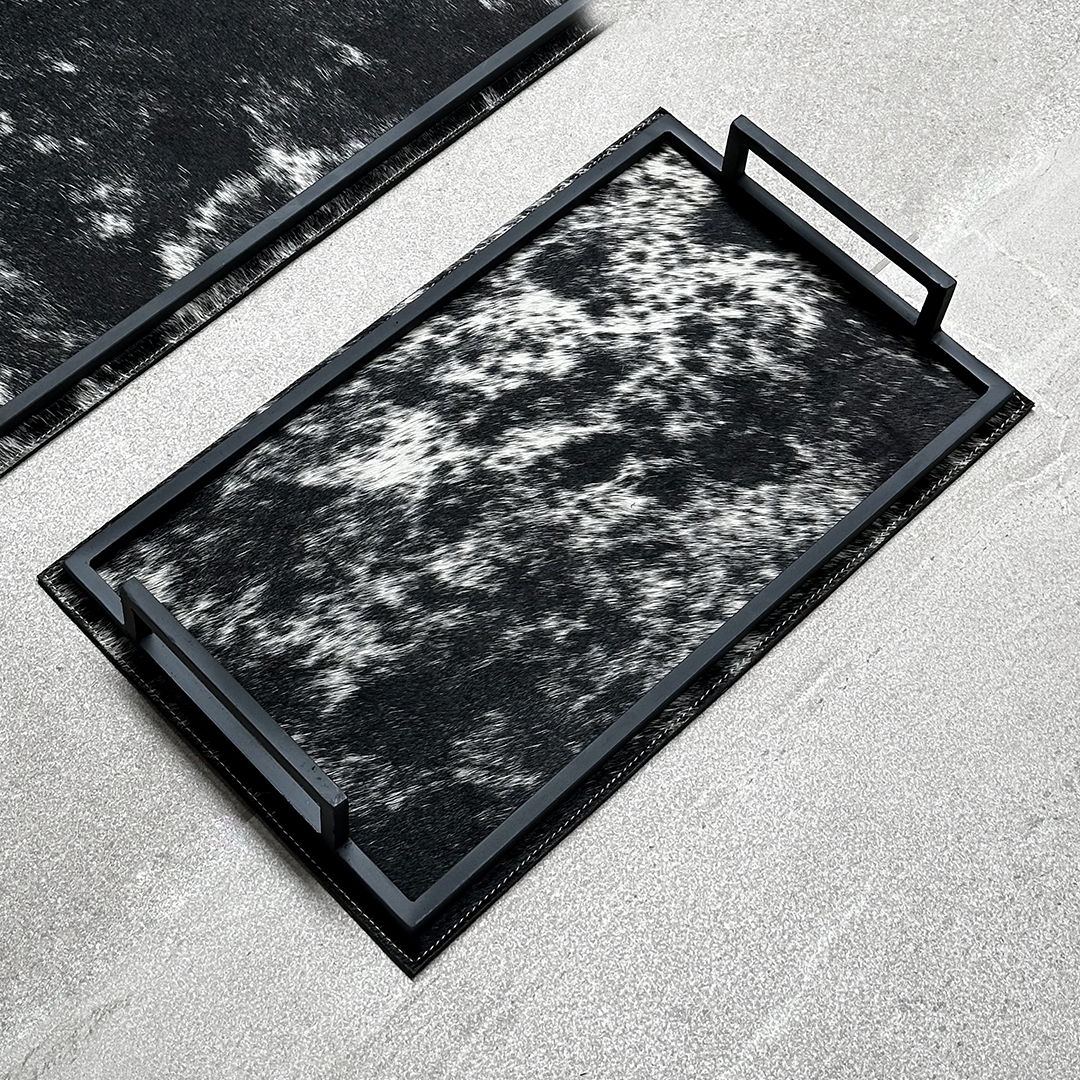 Charola de piel con pelo chica - Negro con manchas blancas