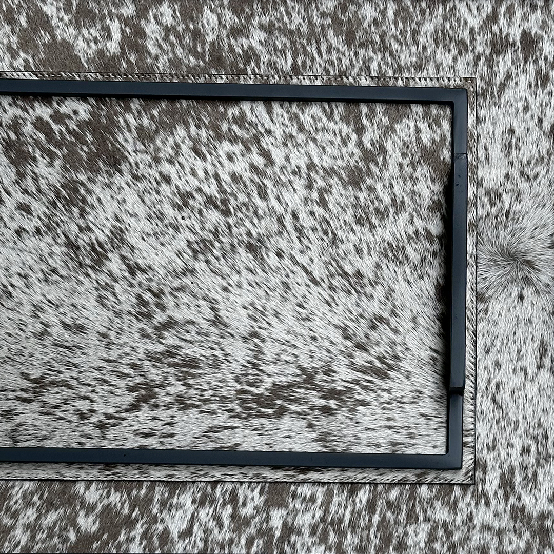 Charola de piel con pelo chica - Manchas beige y blancas