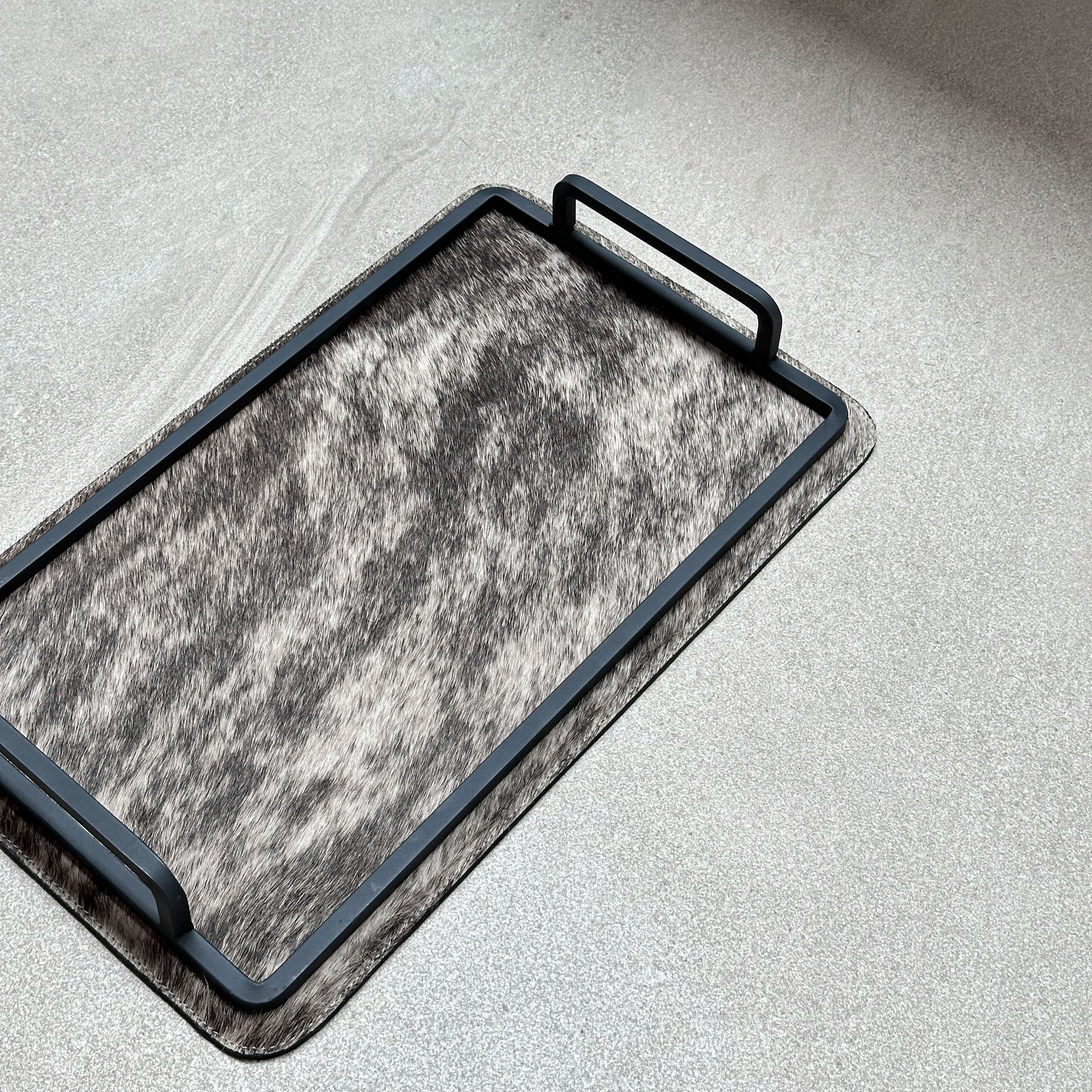 Charola de piel con pelo chica - Café con beige atigrado