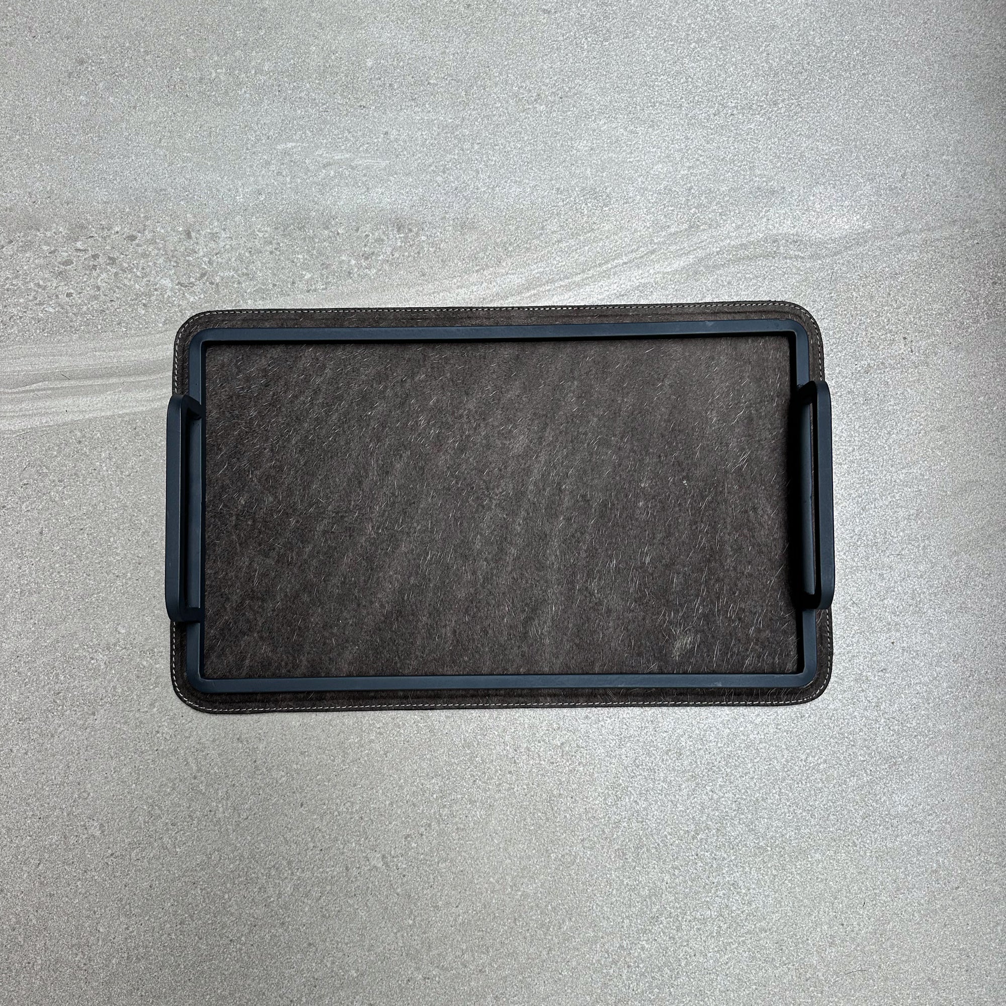 Charola de piel con pelo chica - Café oscuro