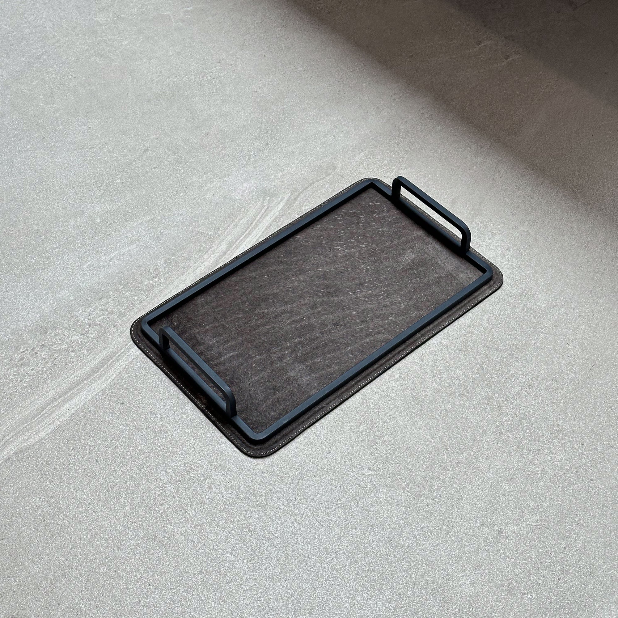 Charola de piel con pelo chica - Café oscuro