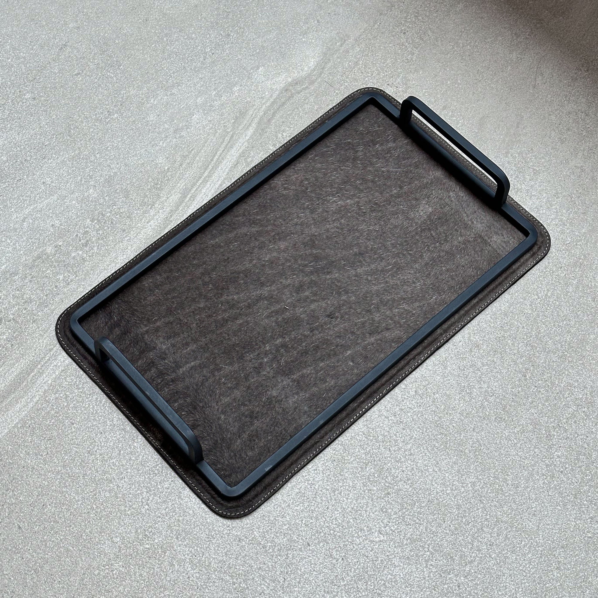 Charola de piel con pelo chica - Café oscuro