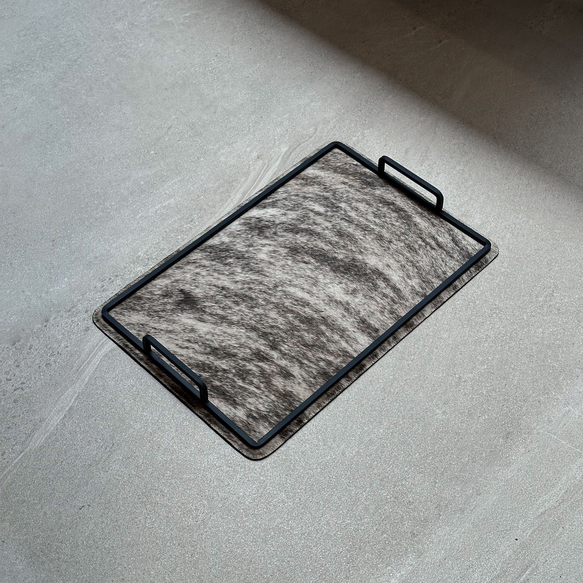 Charola grande de piel con pelo - Café con beige atigrado