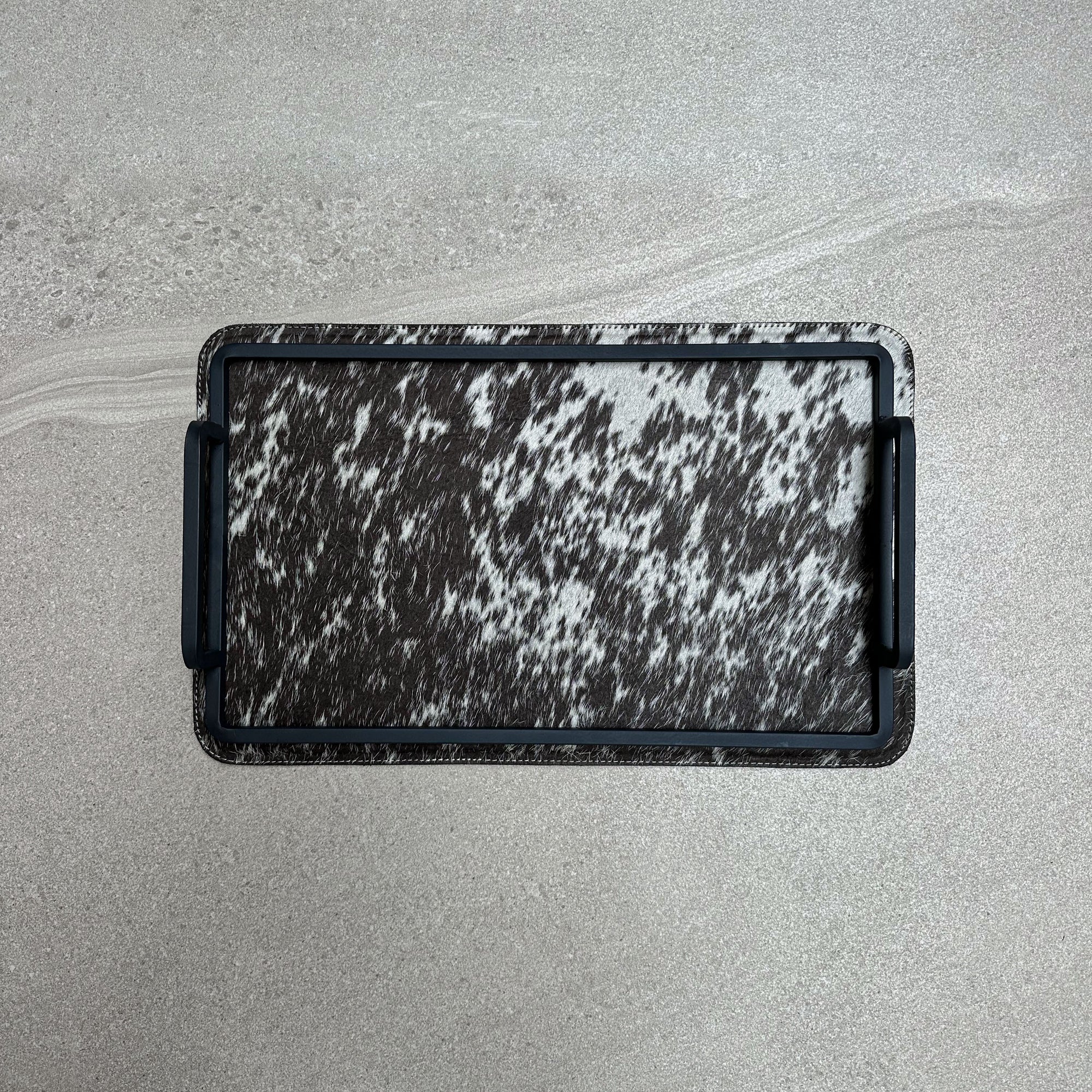 Charola de piel con pelo chica - Café con manchas blancas