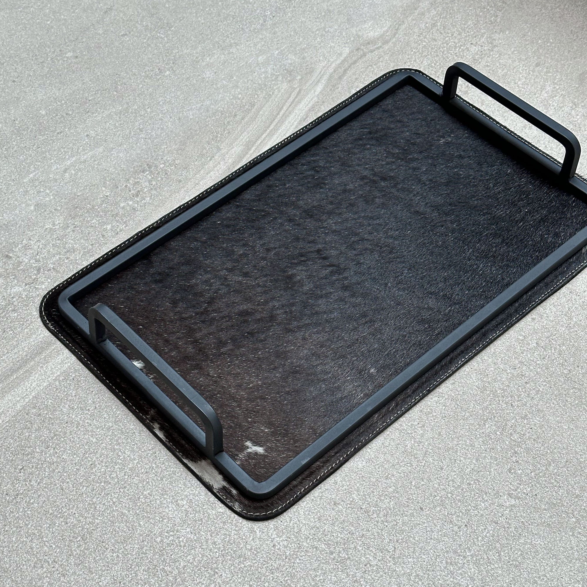 Charola de piel con pelo chica - Negro con café lisa