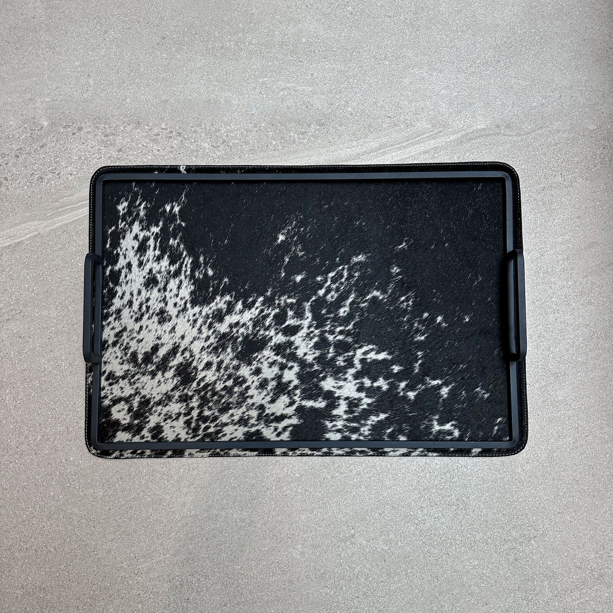 Charola grande de piel con pelo - Negra con blanco