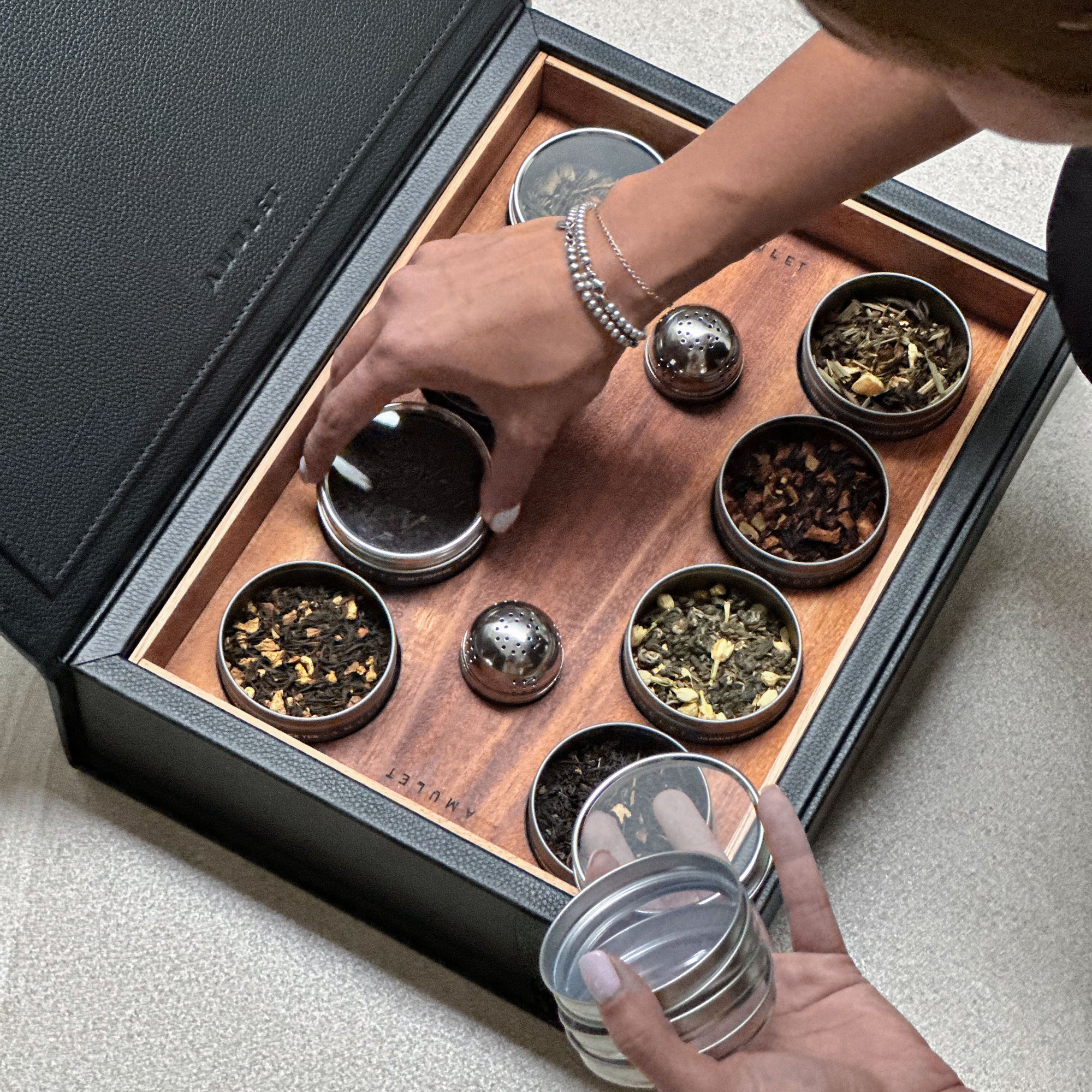 Caja de infusiones 8 latas - Negra