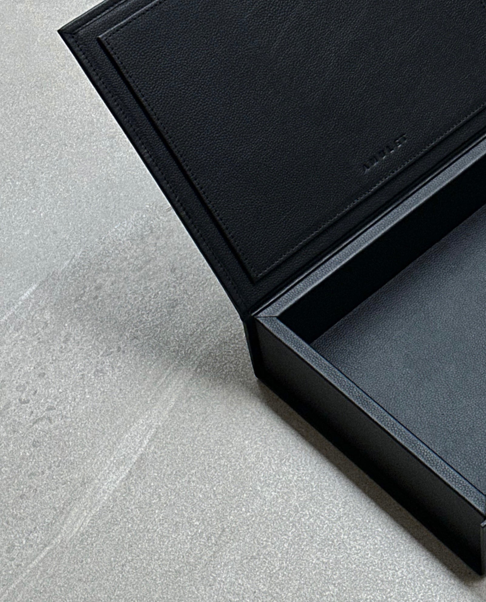 Caja de piel cuadrada - Negra