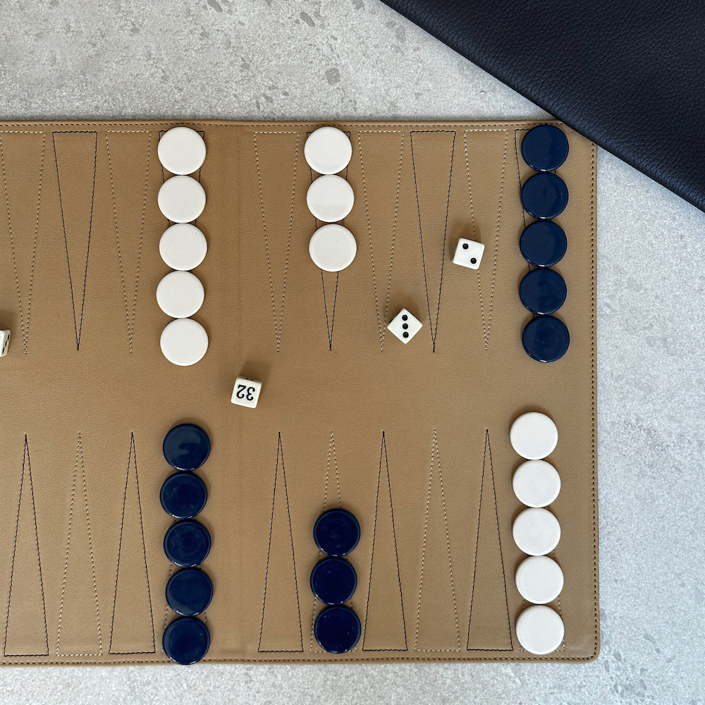 Backgammon de viaje de piel café y amarillo