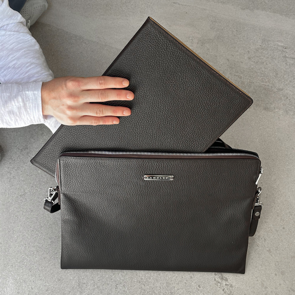 Backgammon de viaje de piel café y amarillo