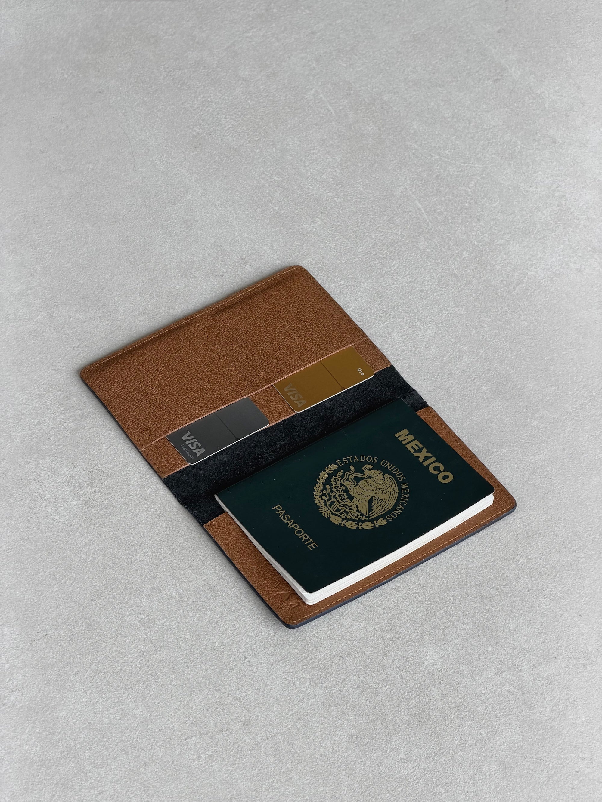 Portapasaporte individual - Azul marino con camel