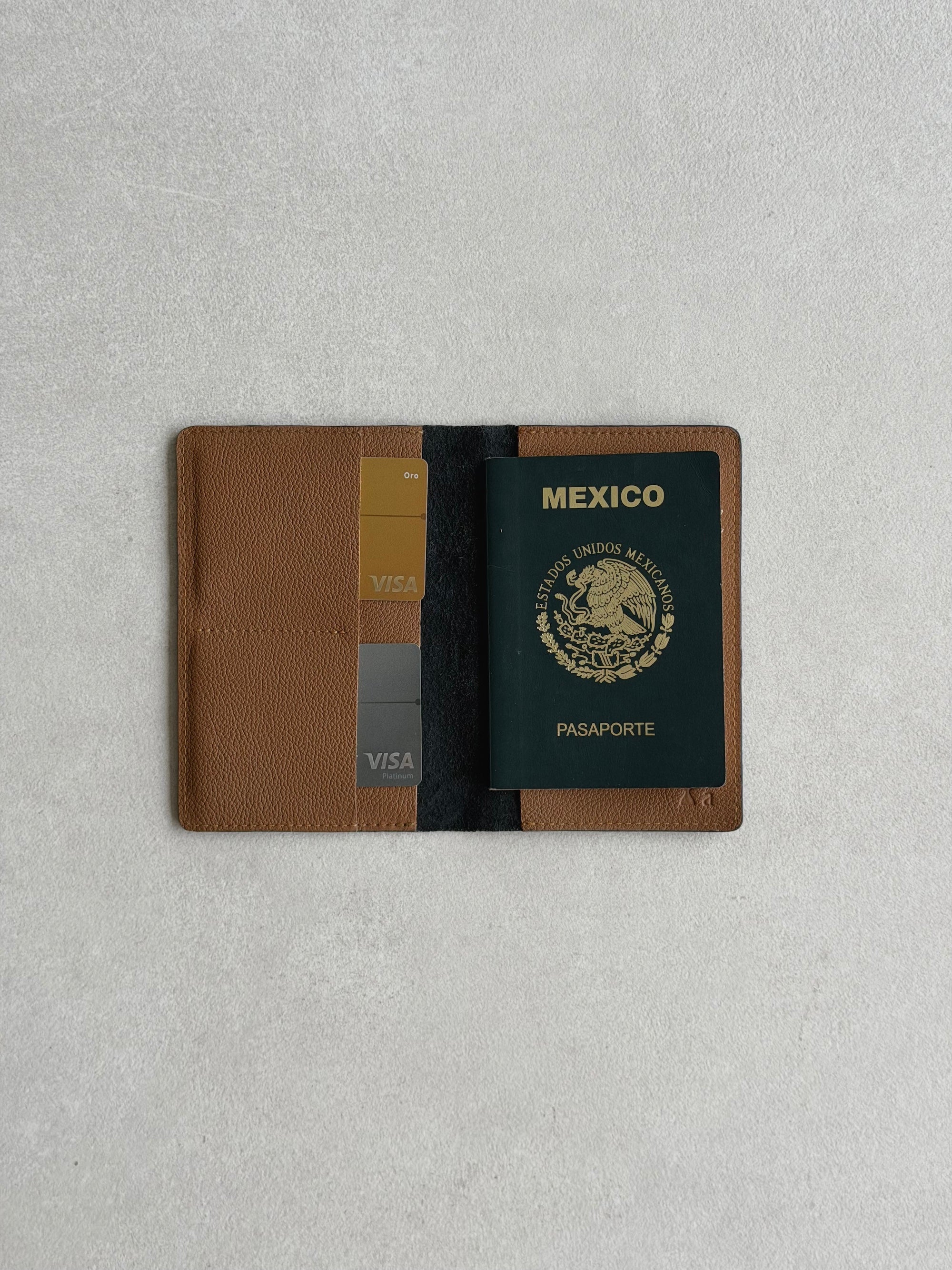 Portapasaporte individual - Azul marino con camel
