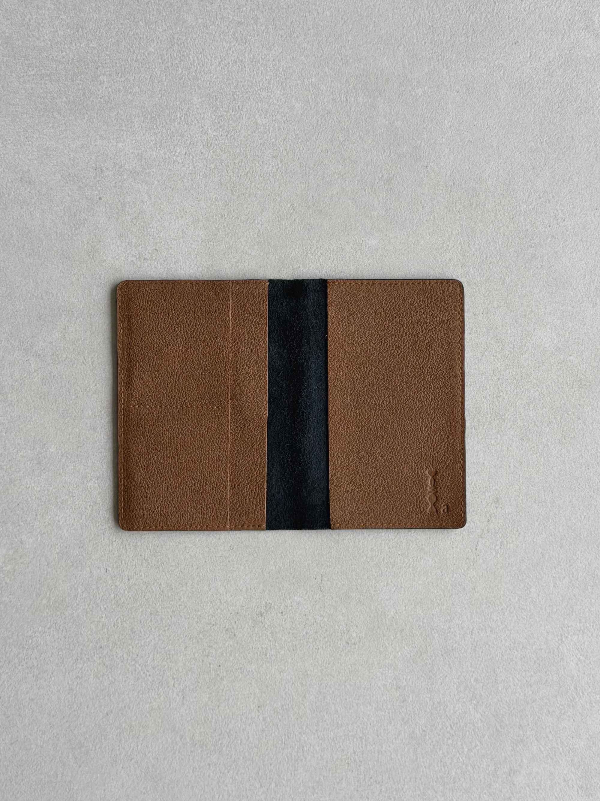 Portapasaporte individual - Azul marino con camel