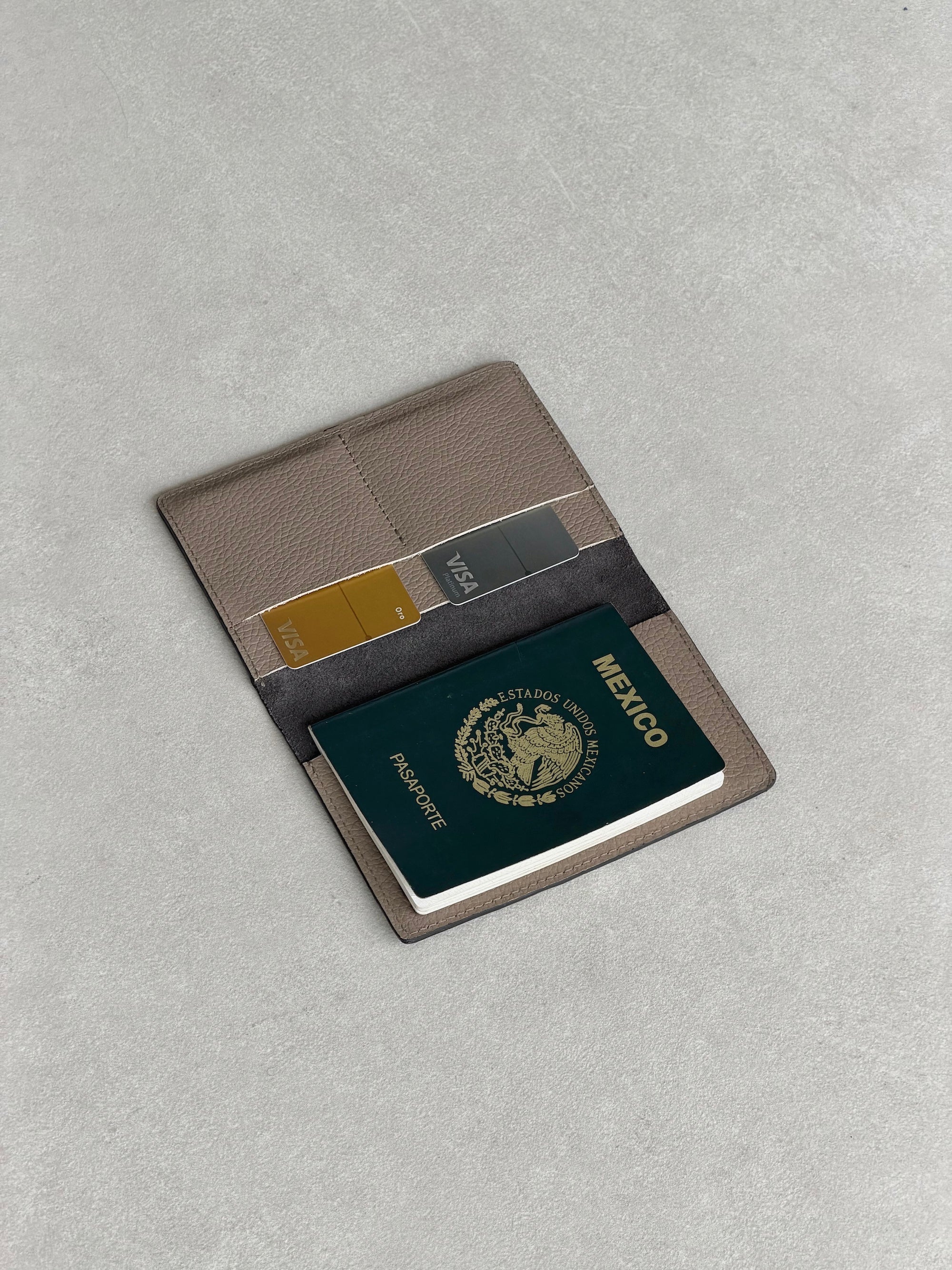 Portapasaporte individual - Ferrero con beige