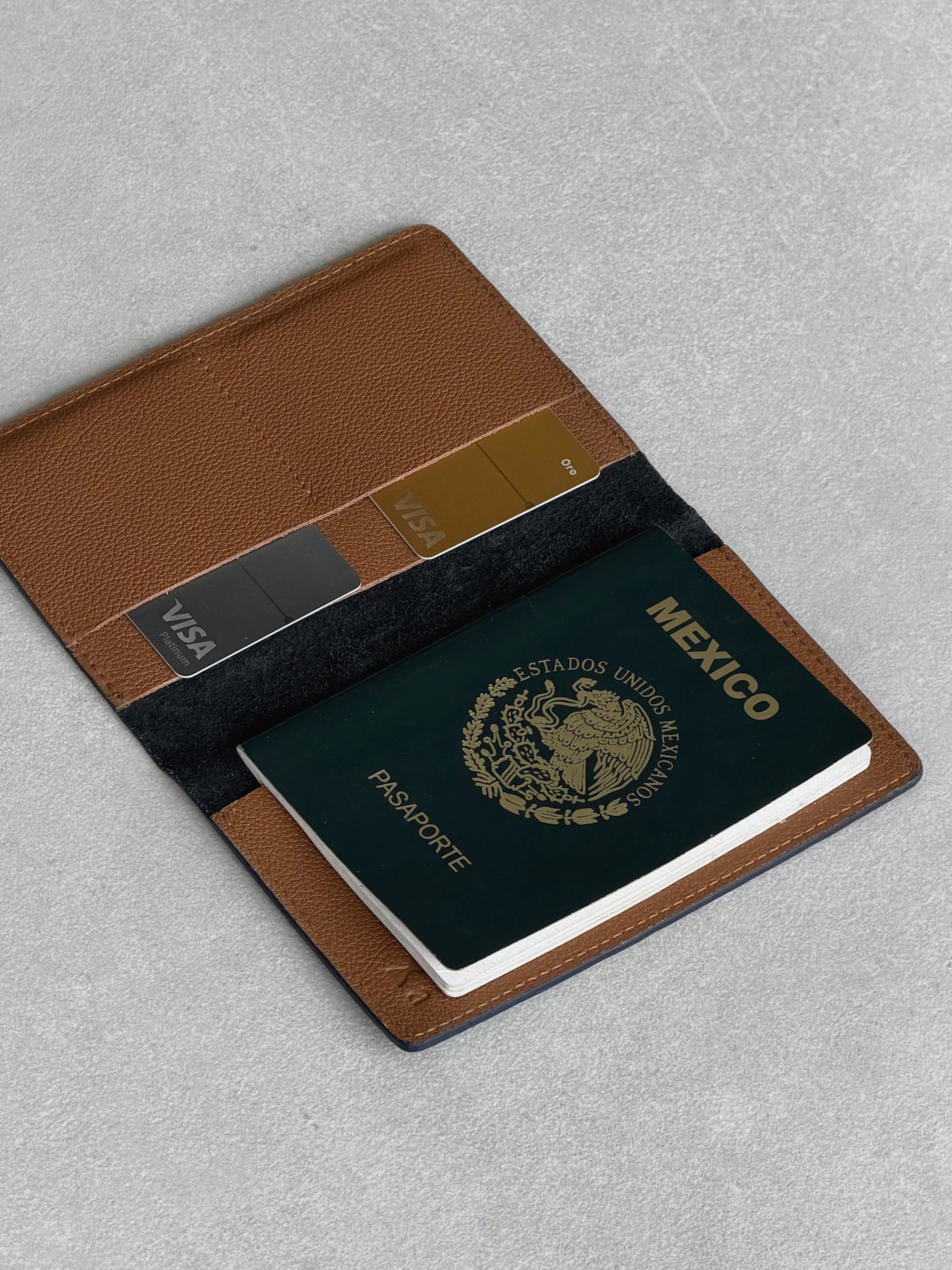 Portapasaporte individual - Azul marino con camel