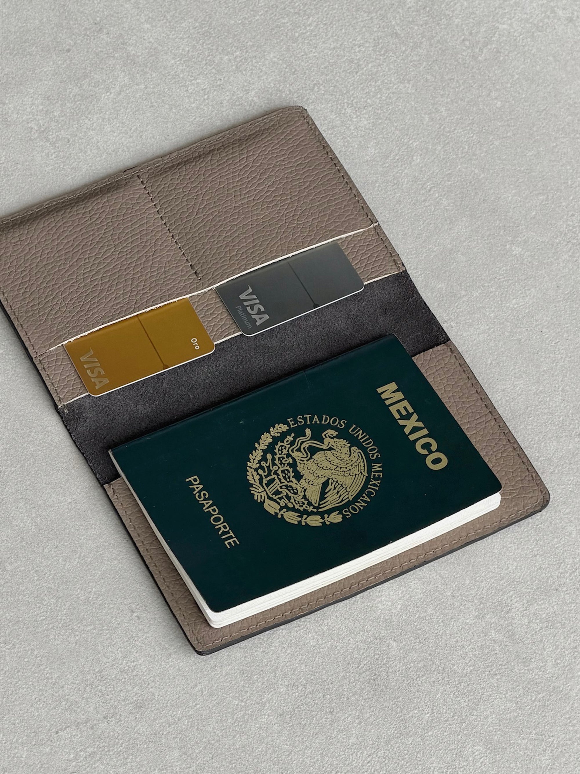 Portapasaporte individual - Ferrero con beige