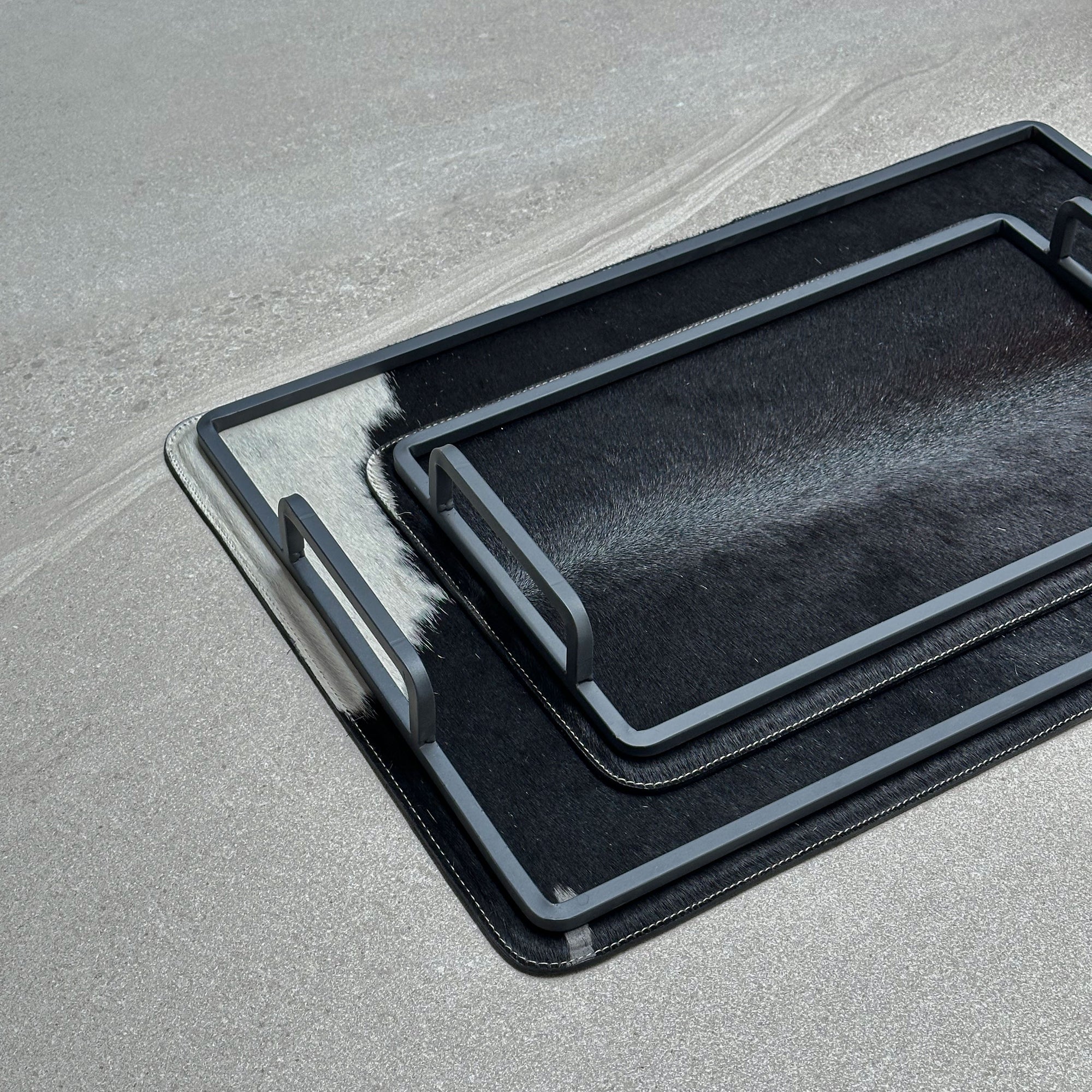 Set charolas con piel de pelo - Negra con mancha blanca