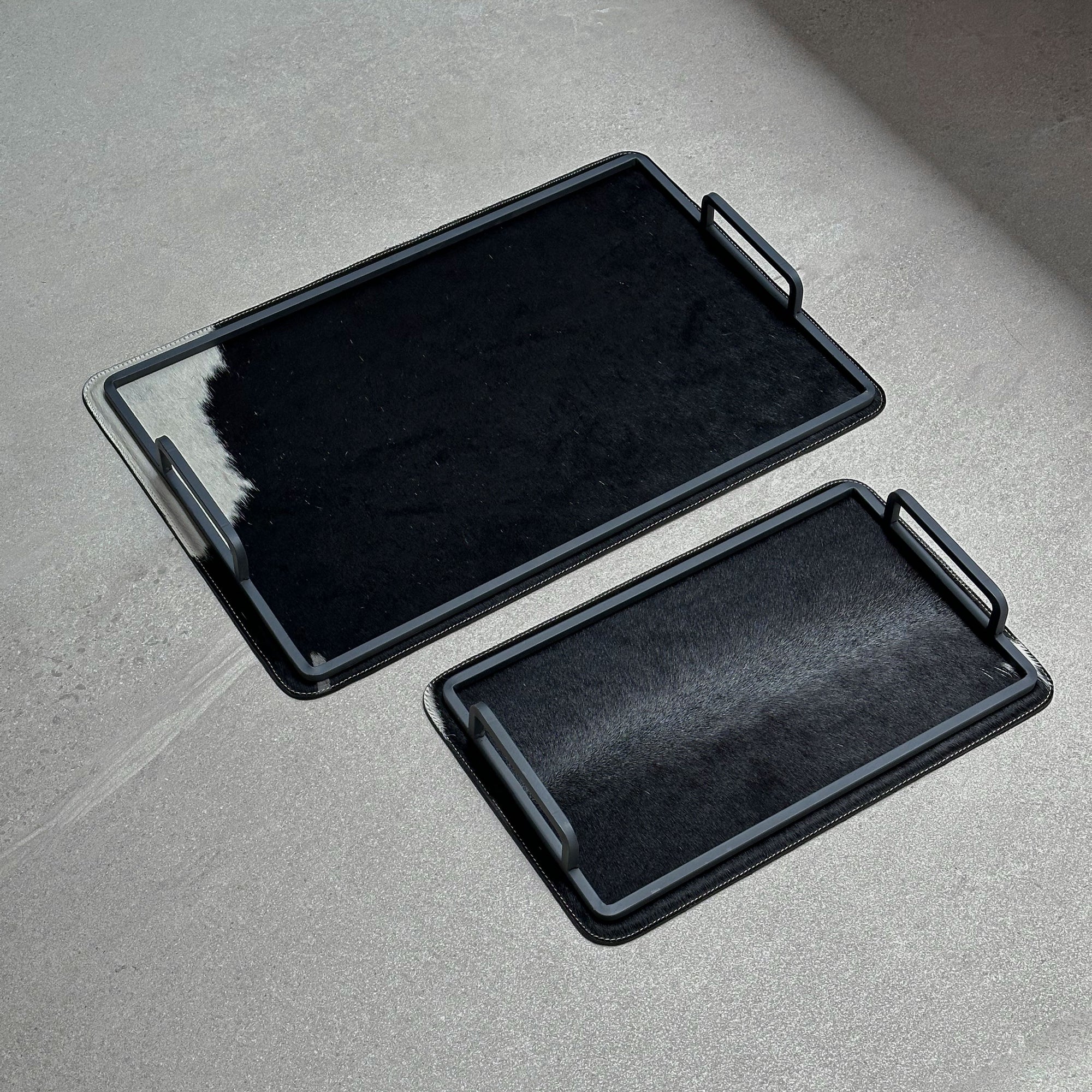 Set charolas con piel de pelo - Negra con mancha blanca