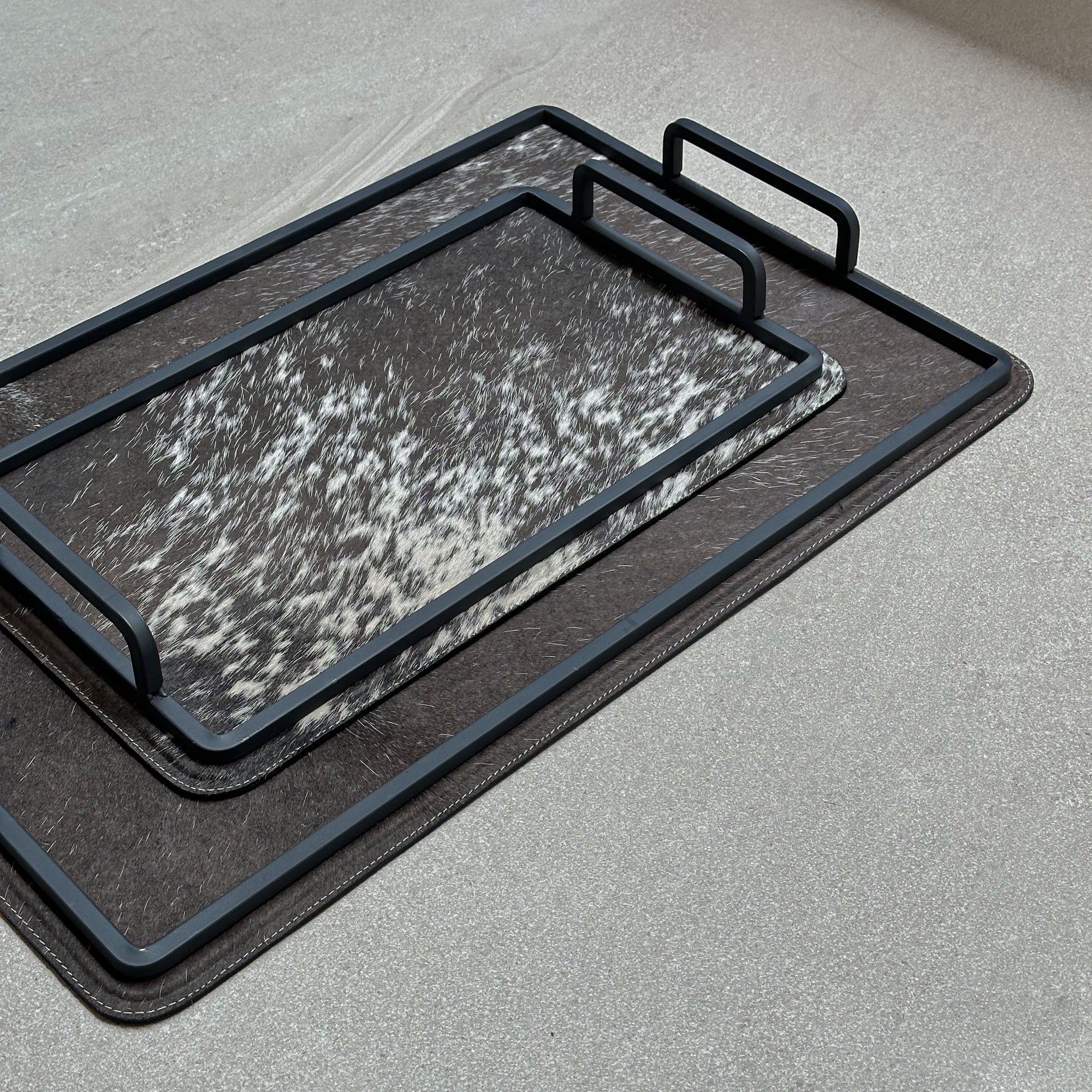 Set charolas con piel de pelo - Café con manchas blancas