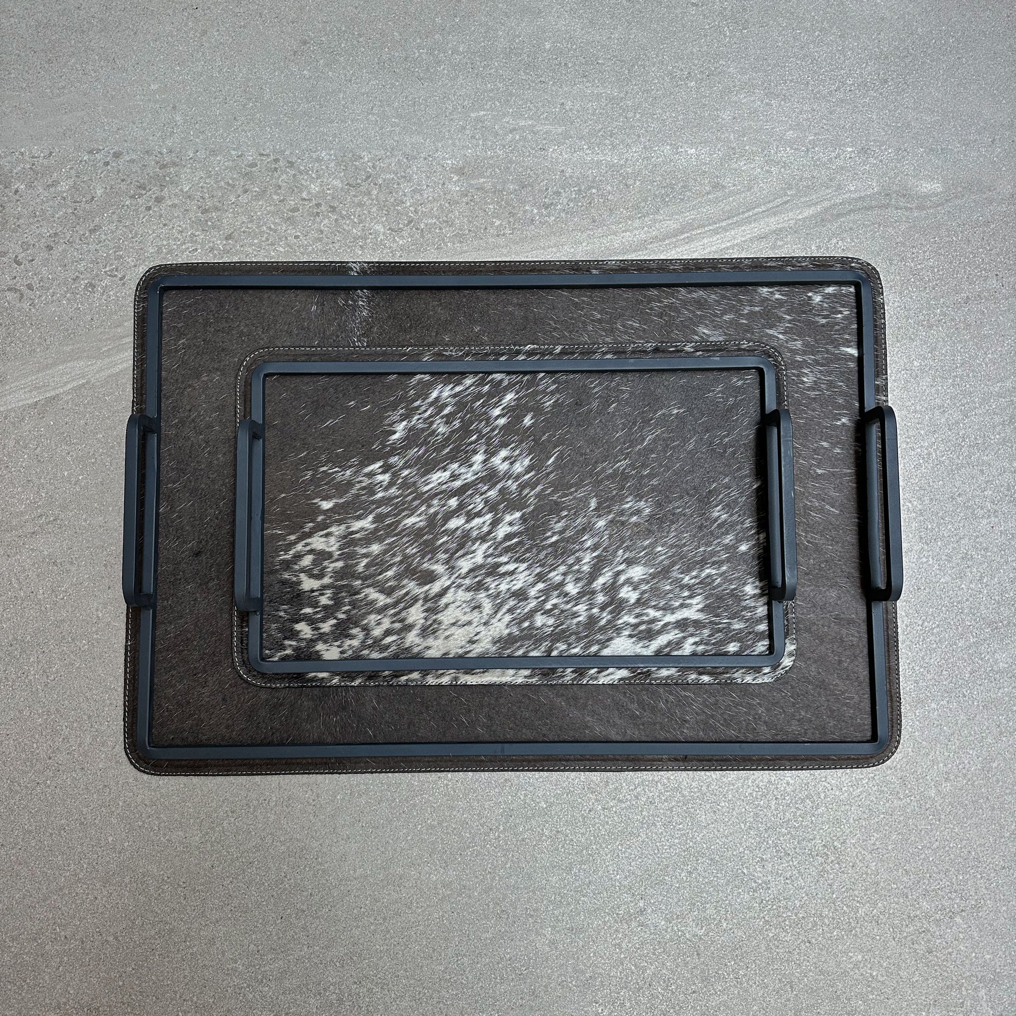 Set charolas con piel de pelo - Café con manchas blancas