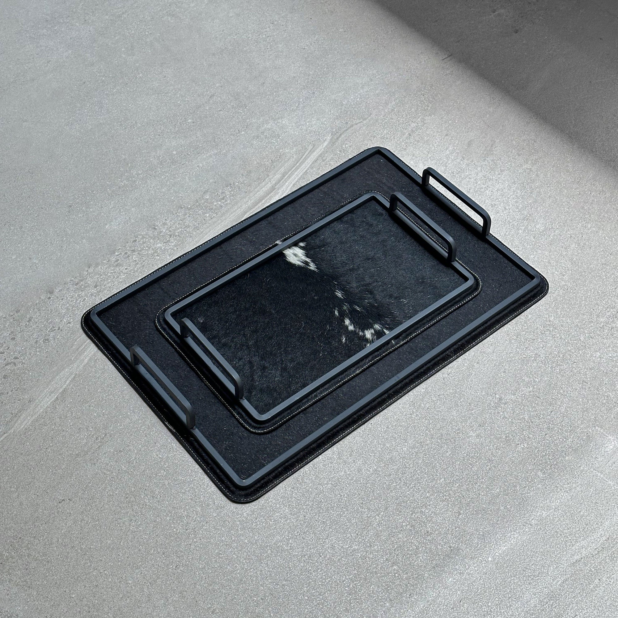 Set charolas piel con pelo - Negra con manchas blancas verticales