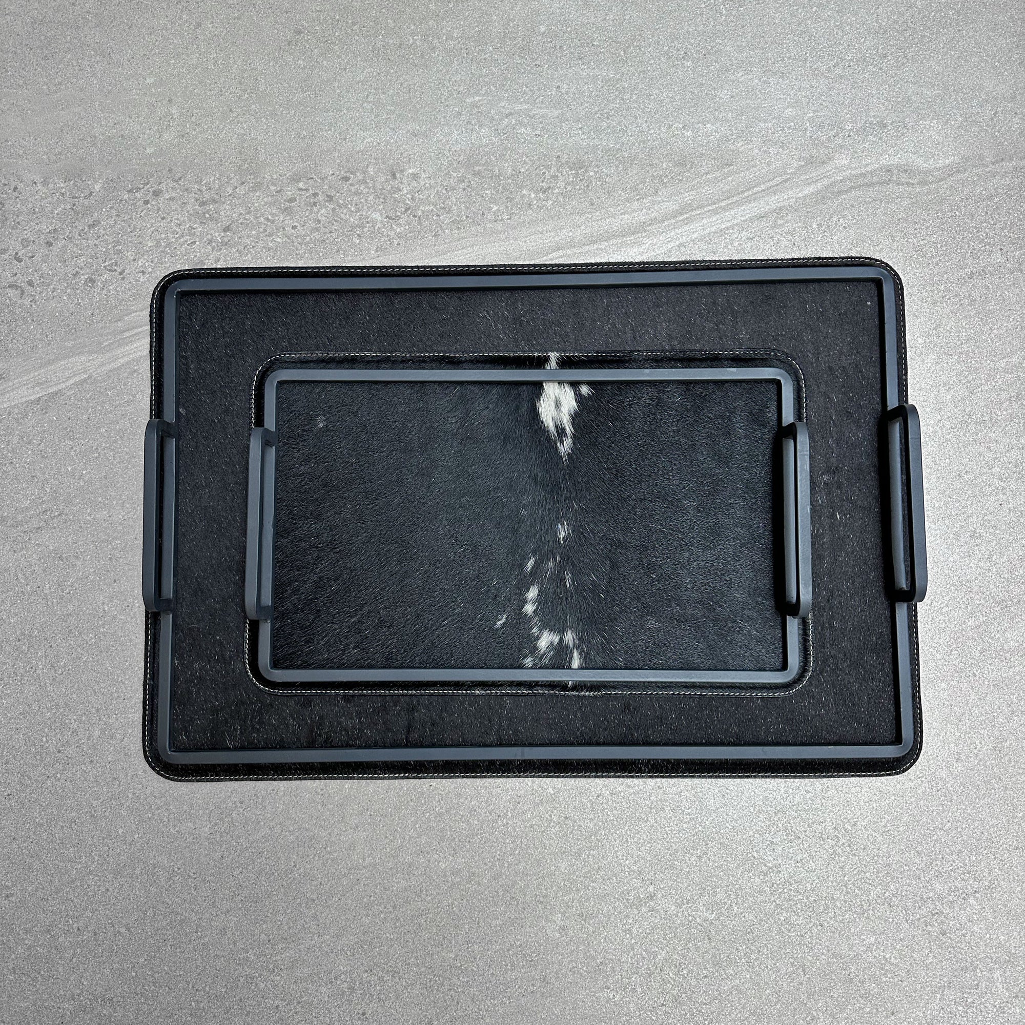 Set charolas piel con pelo - Negra con manchas blancas verticales