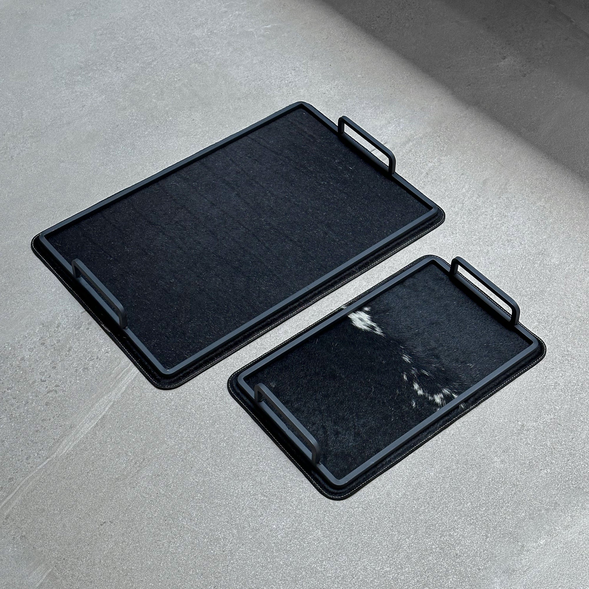 Set charolas piel con pelo - Negra con manchas blancas verticales