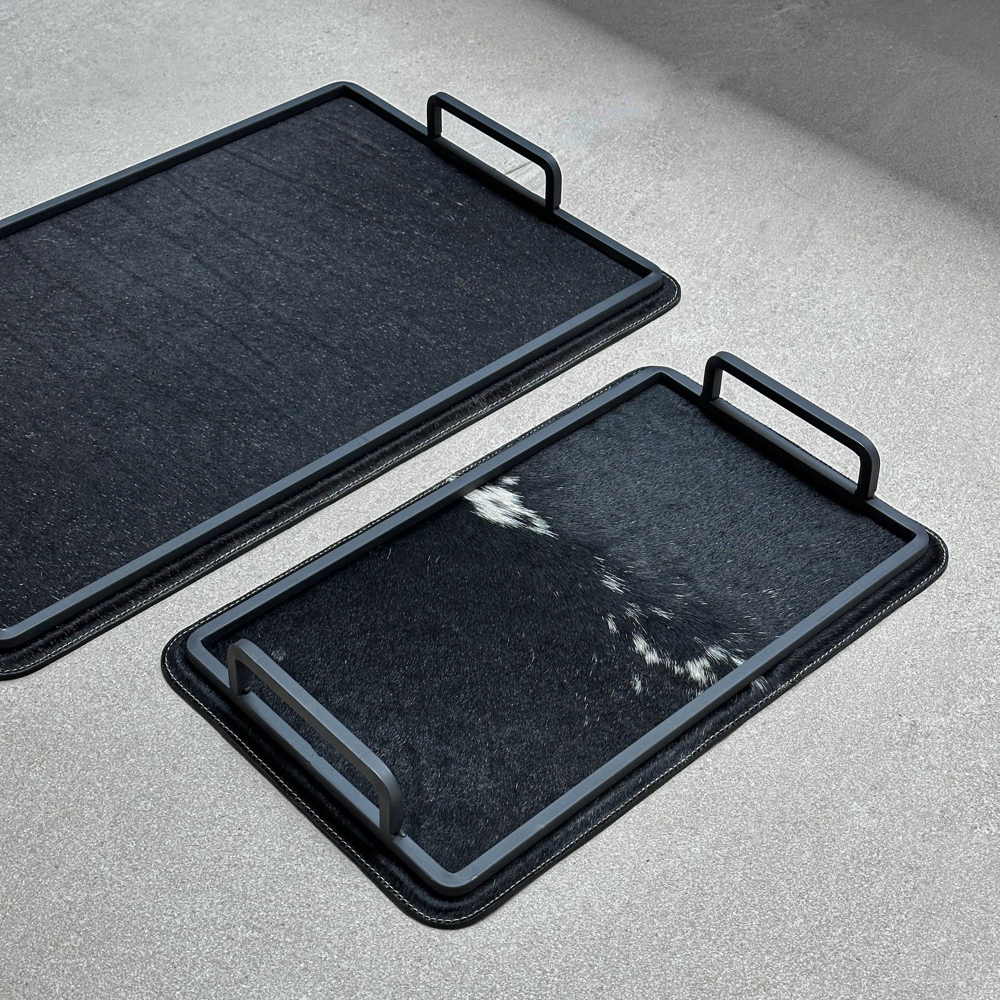 Set charolas piel con pelo - Negra con manchas blancas verticales