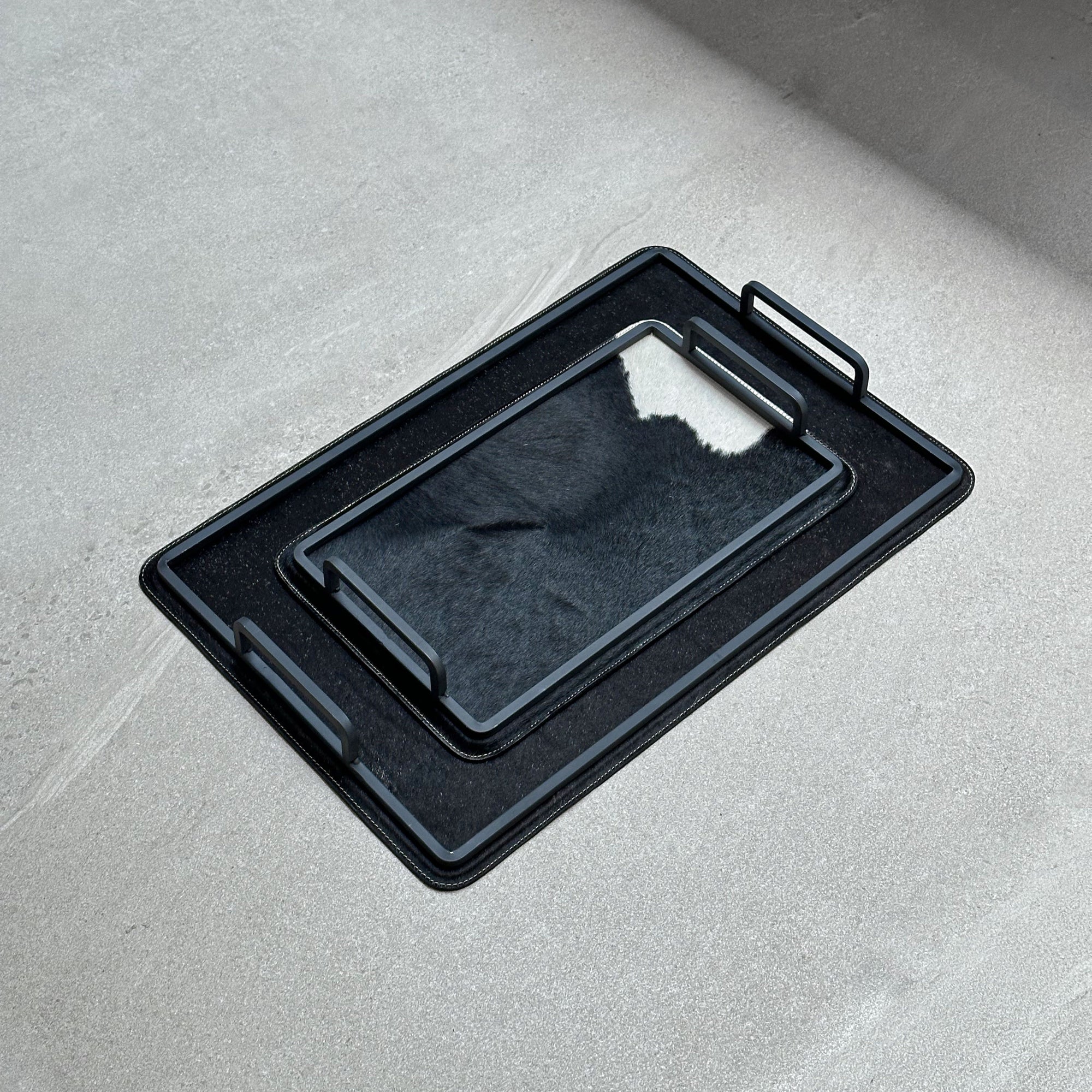 Set charolas piel con pelo - Negra con mancha blanca en charola chica