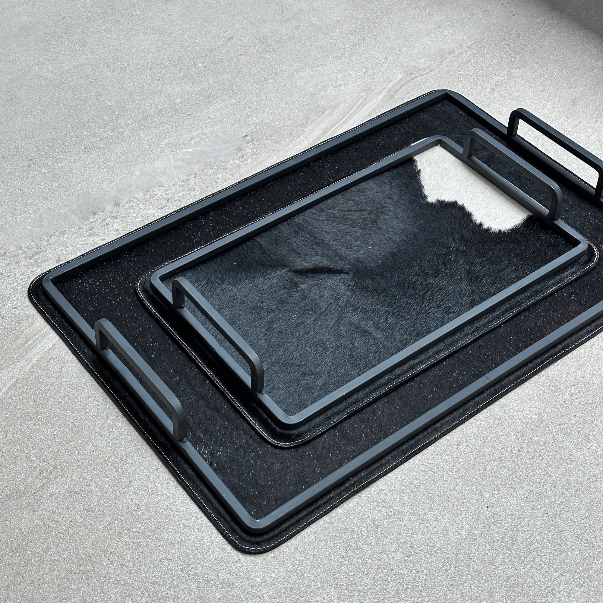 Set charolas piel con pelo - Negra con mancha blanca en charola chica