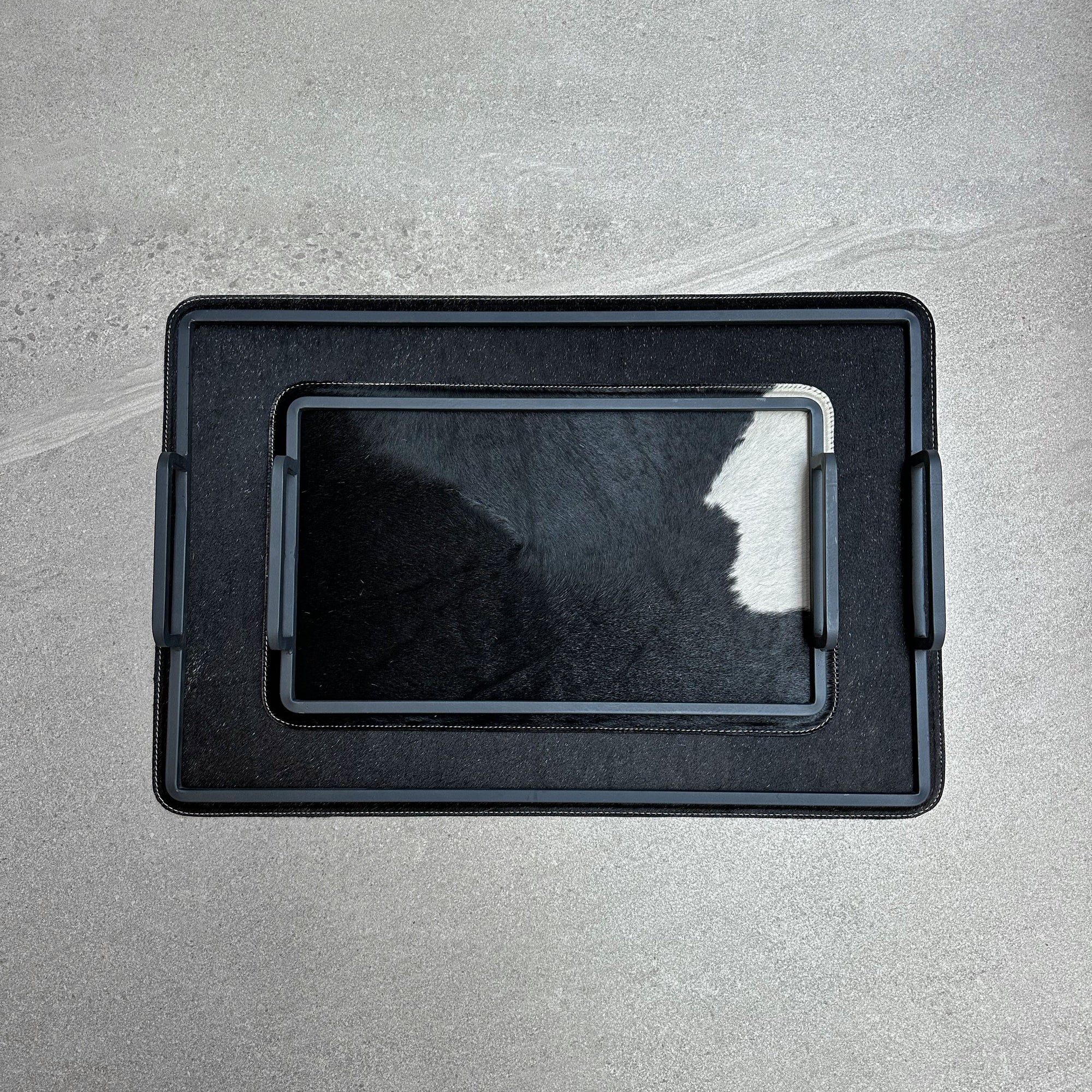 Set charolas piel con pelo - Negra con mancha blanca en charola chica