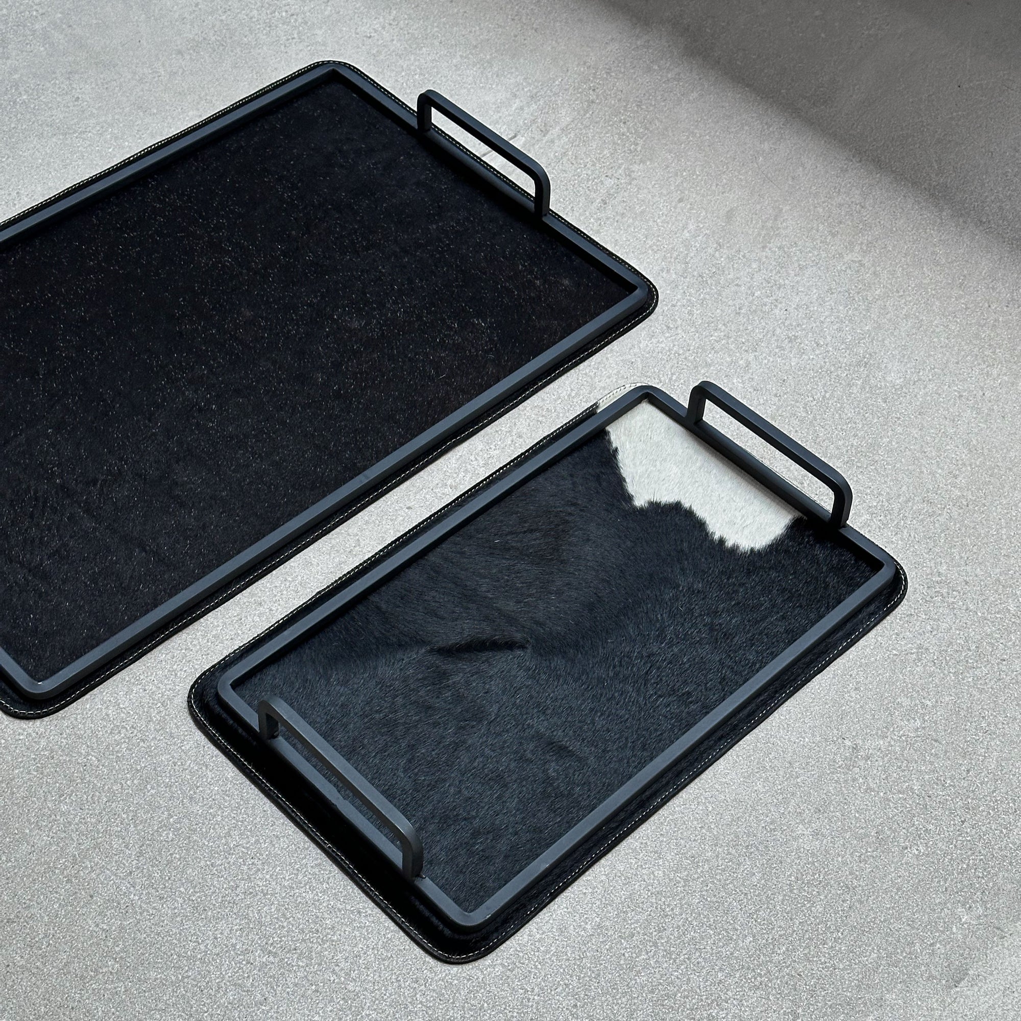 Set charolas piel con pelo - Negra con mancha blanca en charola chica