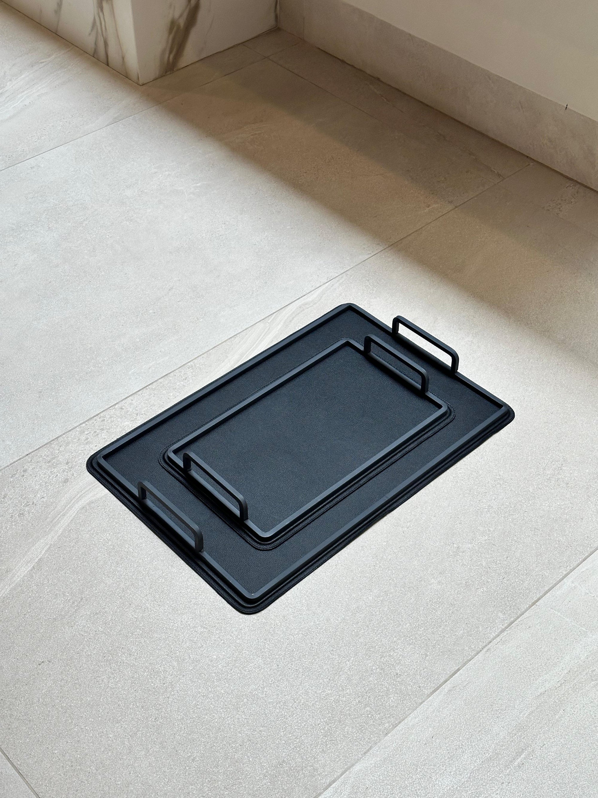 Charola de piel lisa chica - Negro