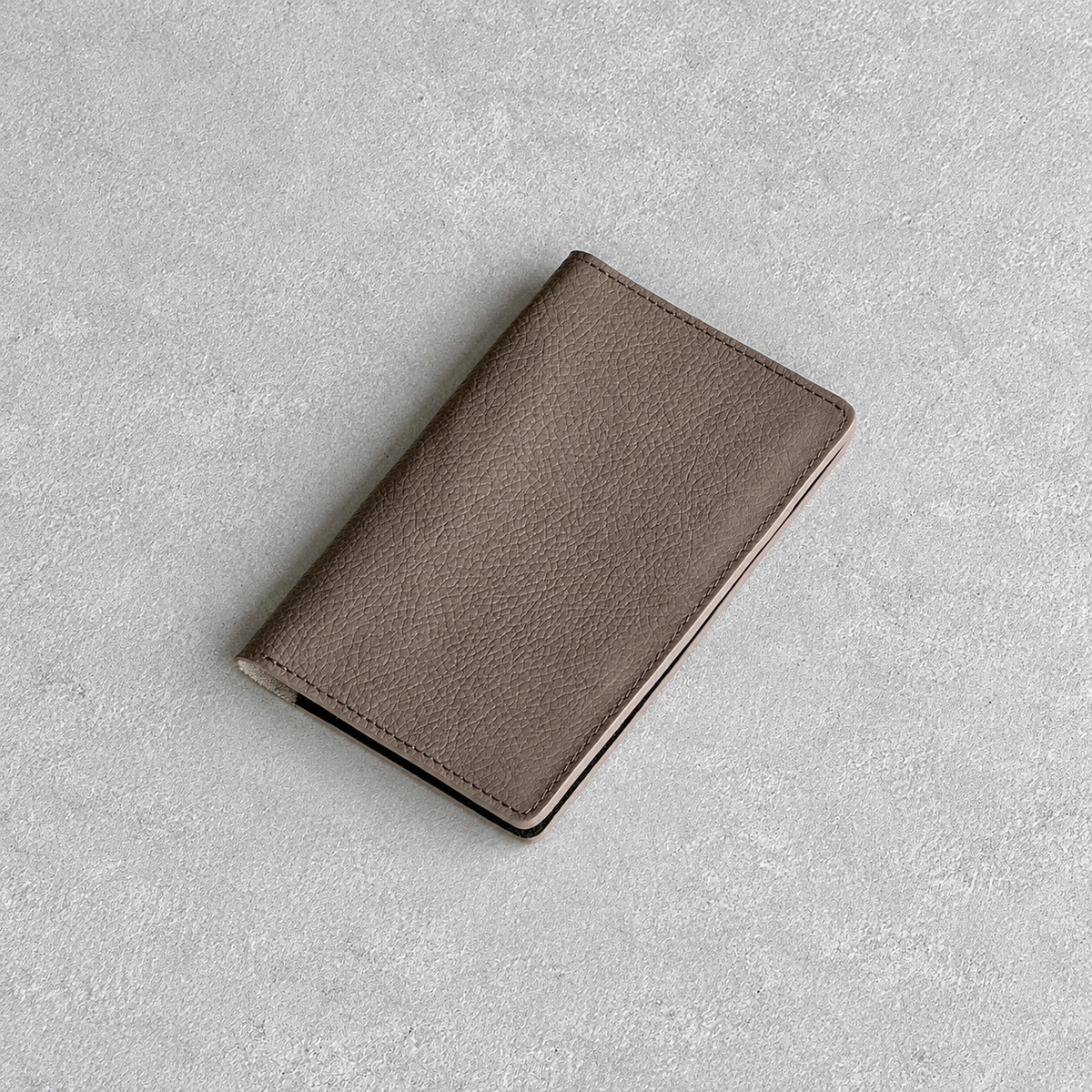 Portapasaporte individual - Beige con greige – vista exterior con margen