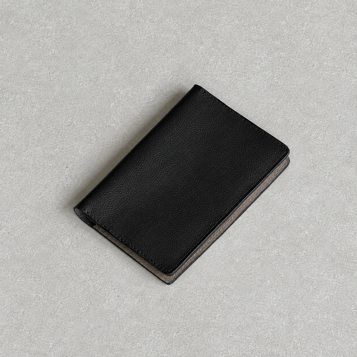 Portapasaporte individual - Ferrero con beige – vista exterior con margen