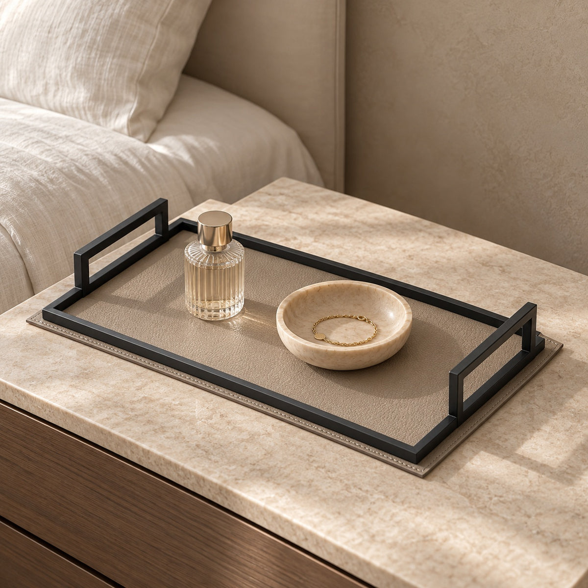 Charola beige rectangular chica en ambiente decorado