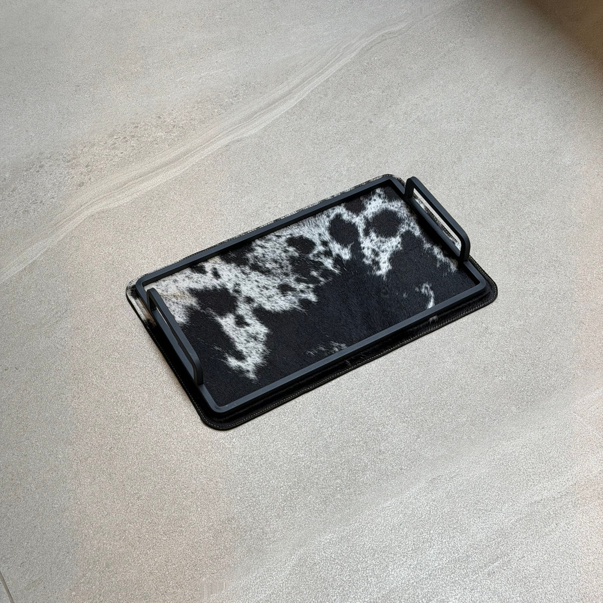 Charola cowhide chica 461 de Amulet, vista lejos