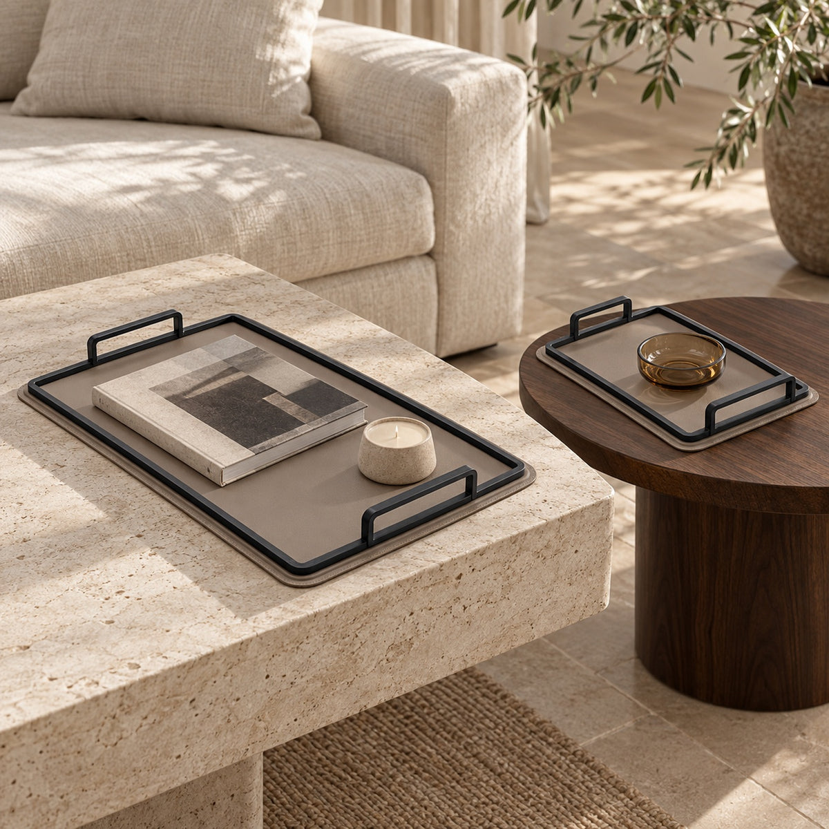 Set de charolas beige en ambiente decorado