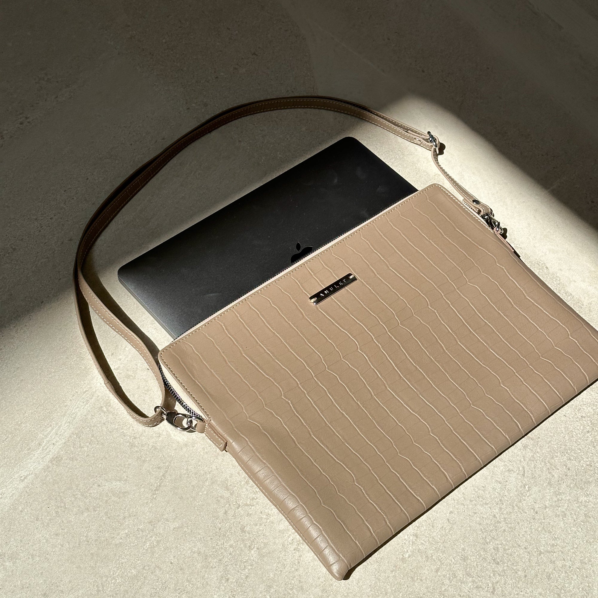 Bolsa para laptop de piel grabada beige