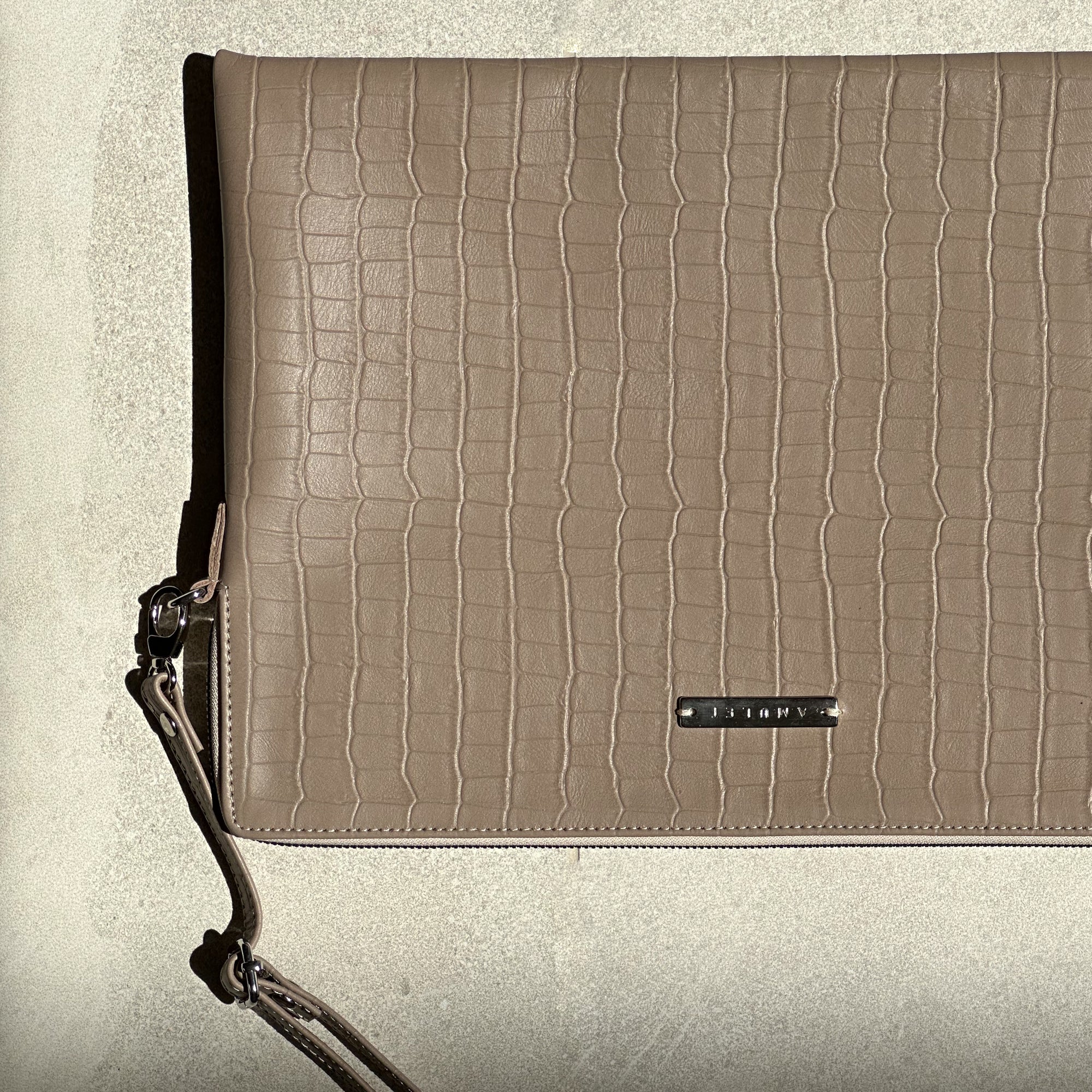 Bolsa para laptop de piel grabada beige