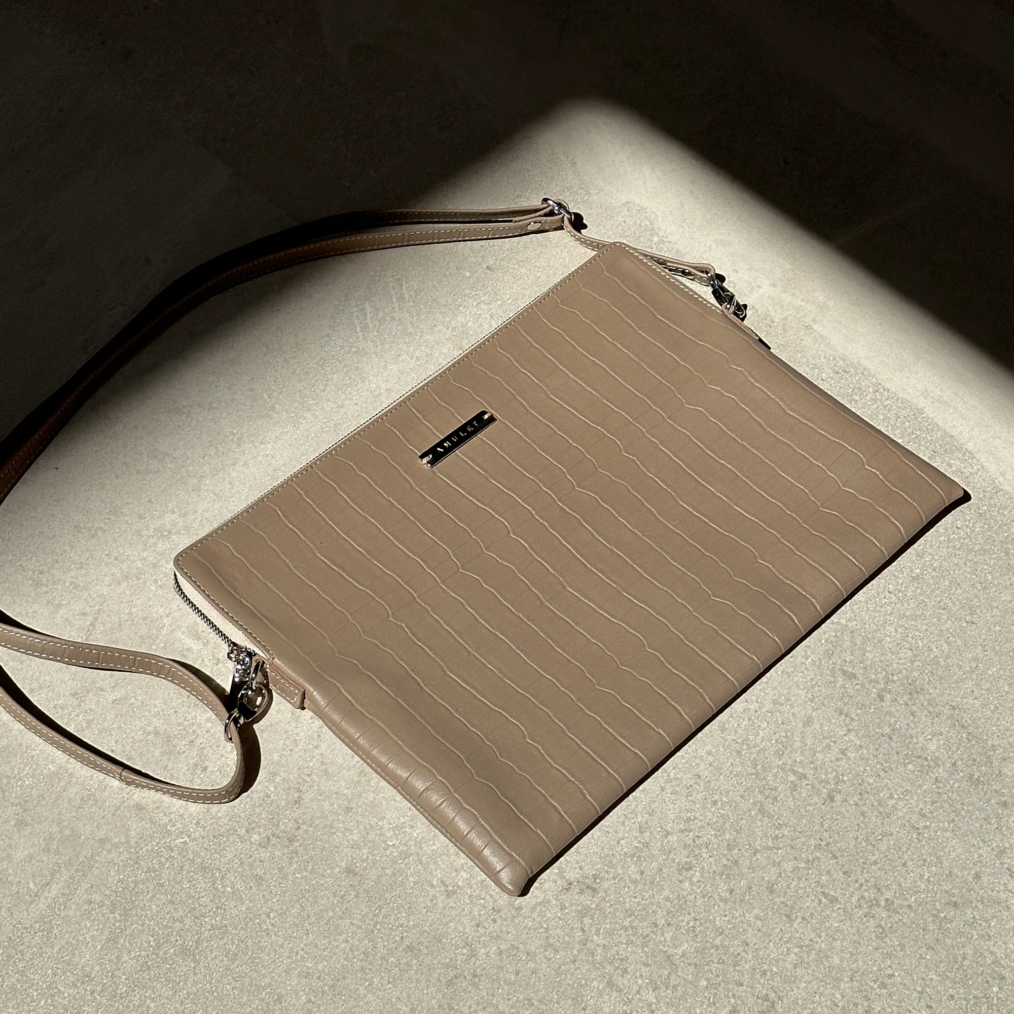 Bolsa para laptop de piel grabada beige