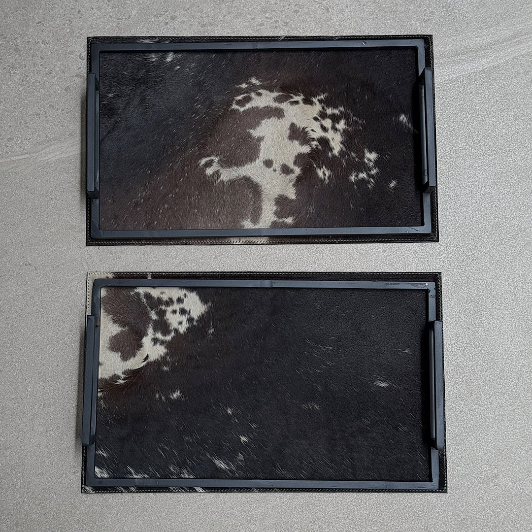 Set de dos charolas de herrería chicas de piel negra con café y manchas blancas