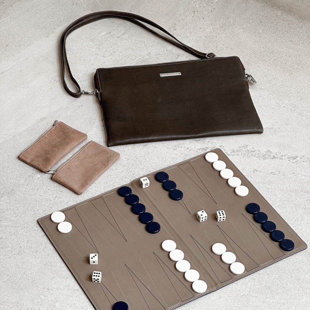 Backgammon de viaje de piel especial greige oscuro