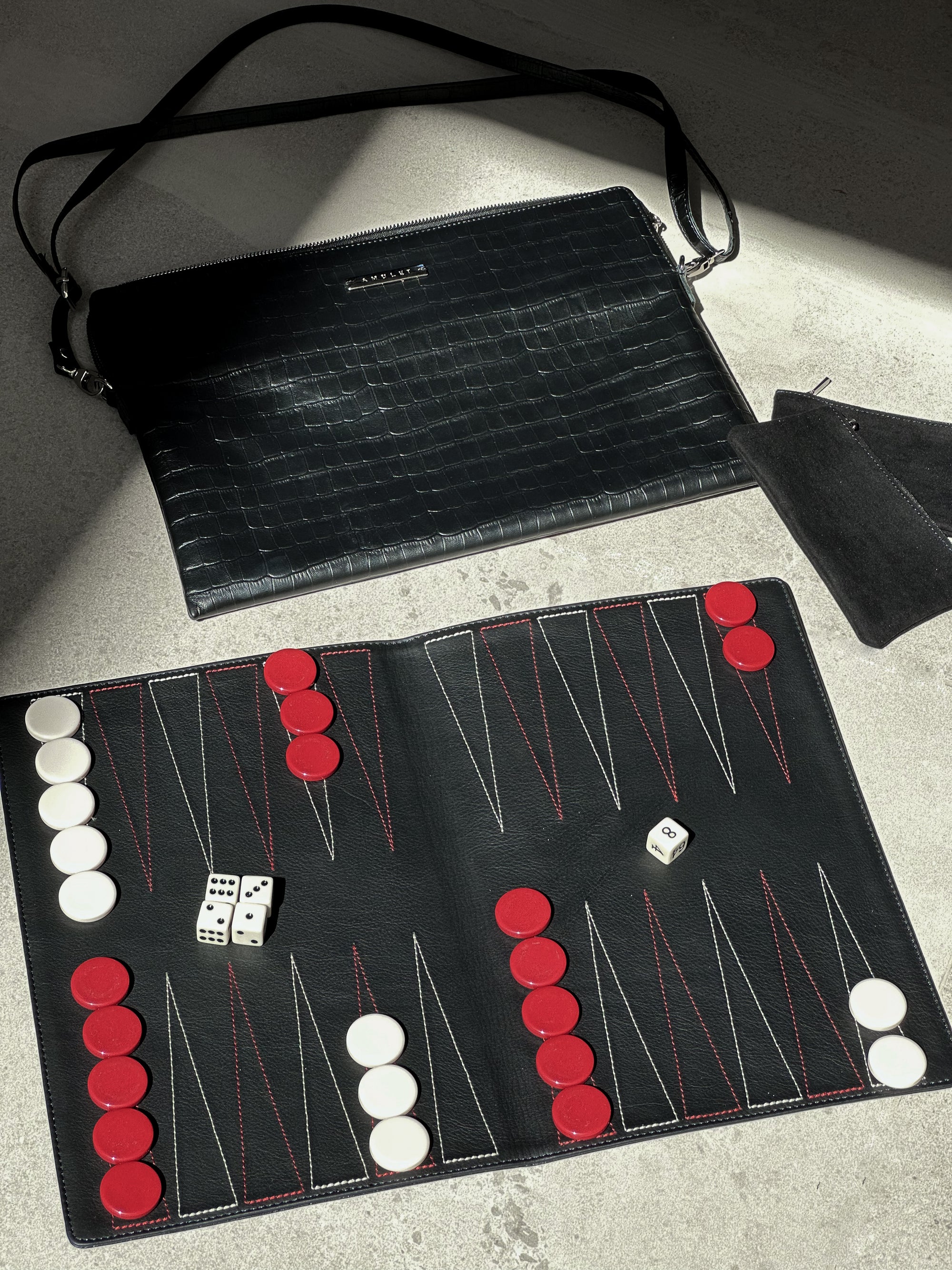 Backgammon de viaje de piel negro