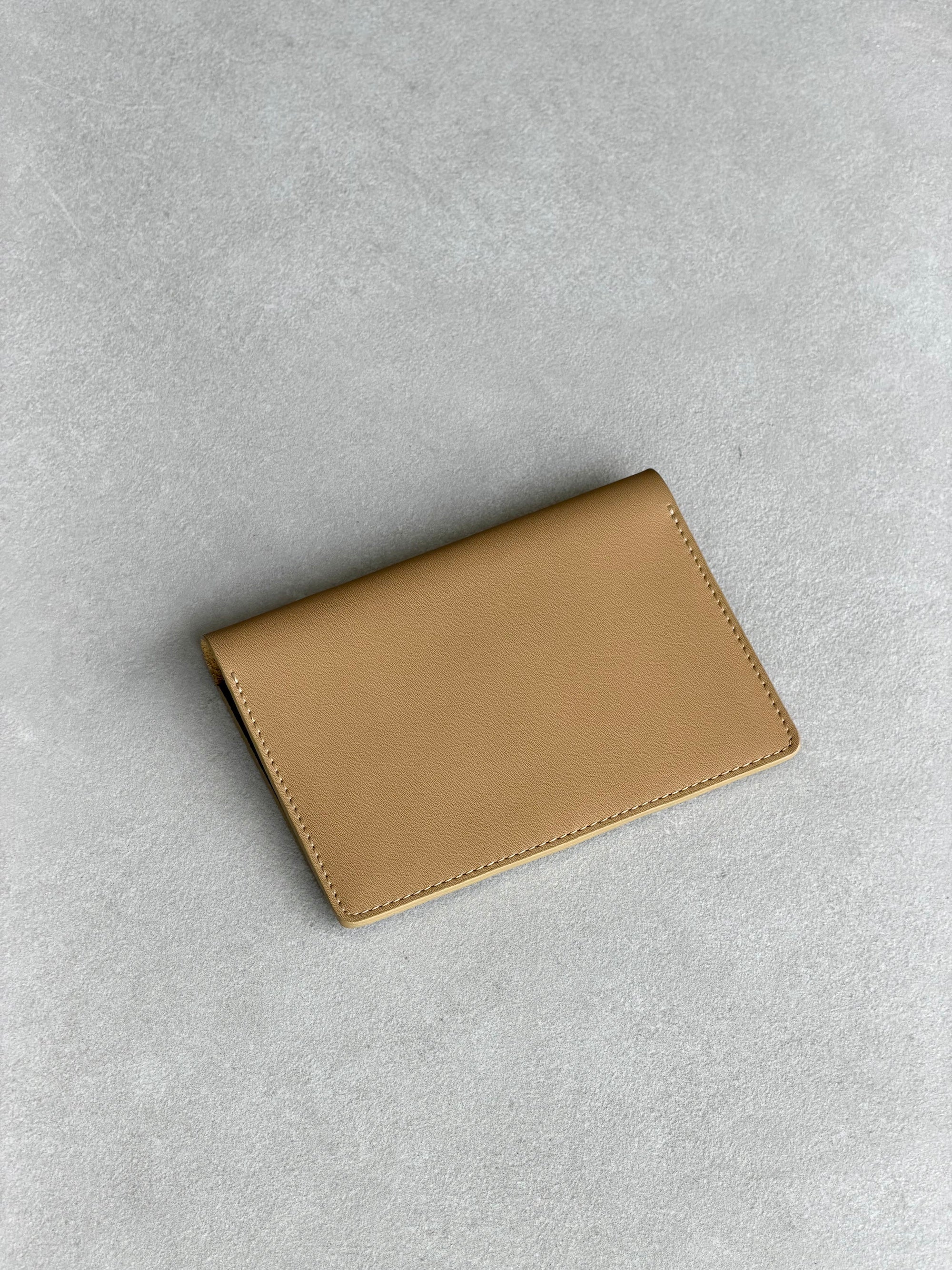 Portapasaporte individual - Amarillo con café