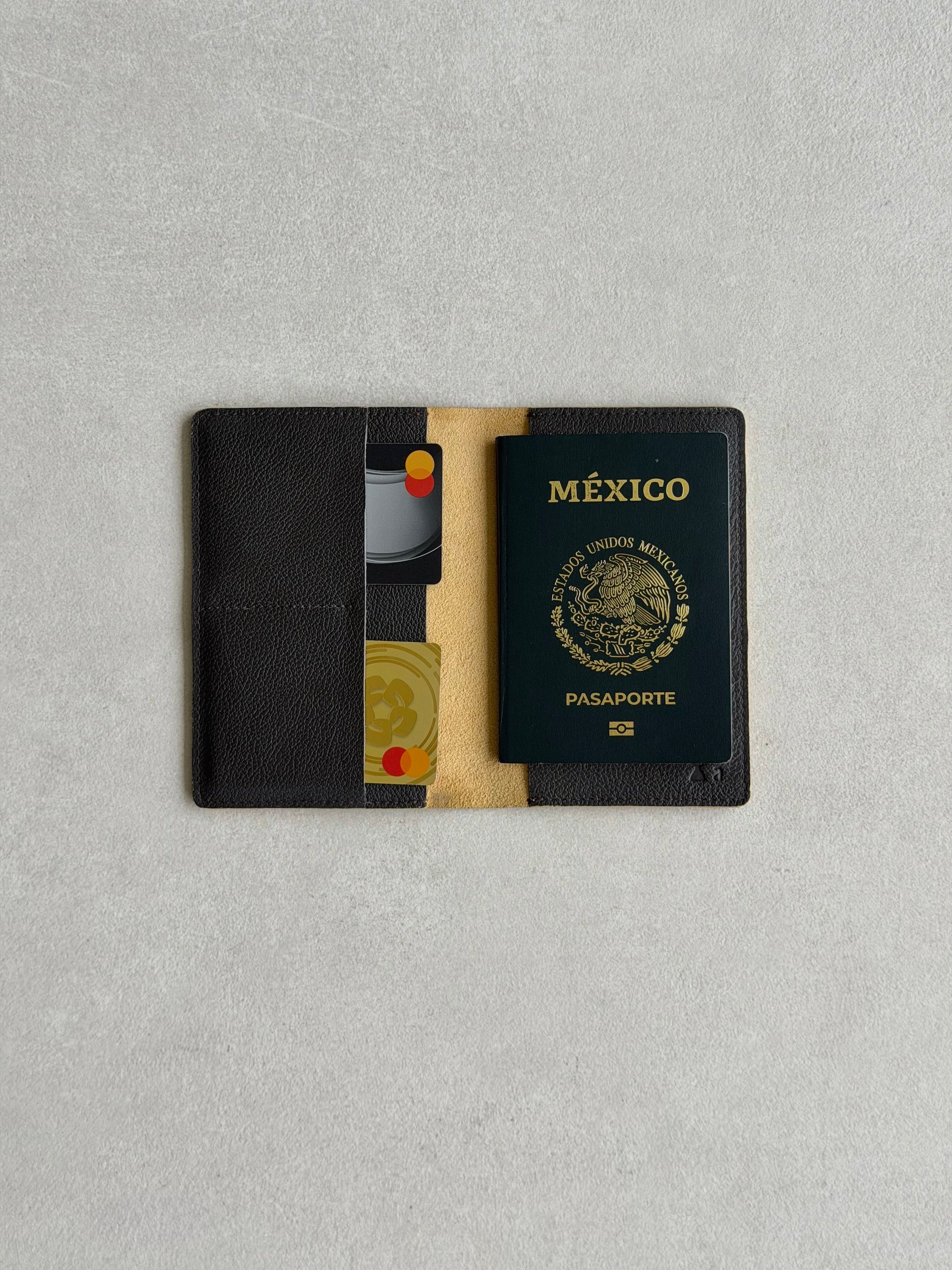 Portapasaporte individual - Amarillo con café