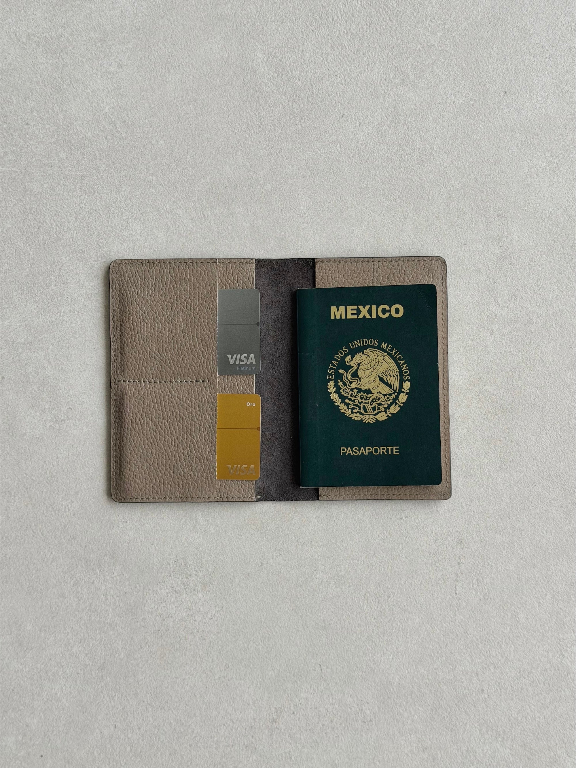 Portapasaporte individual - Ferrero con beige